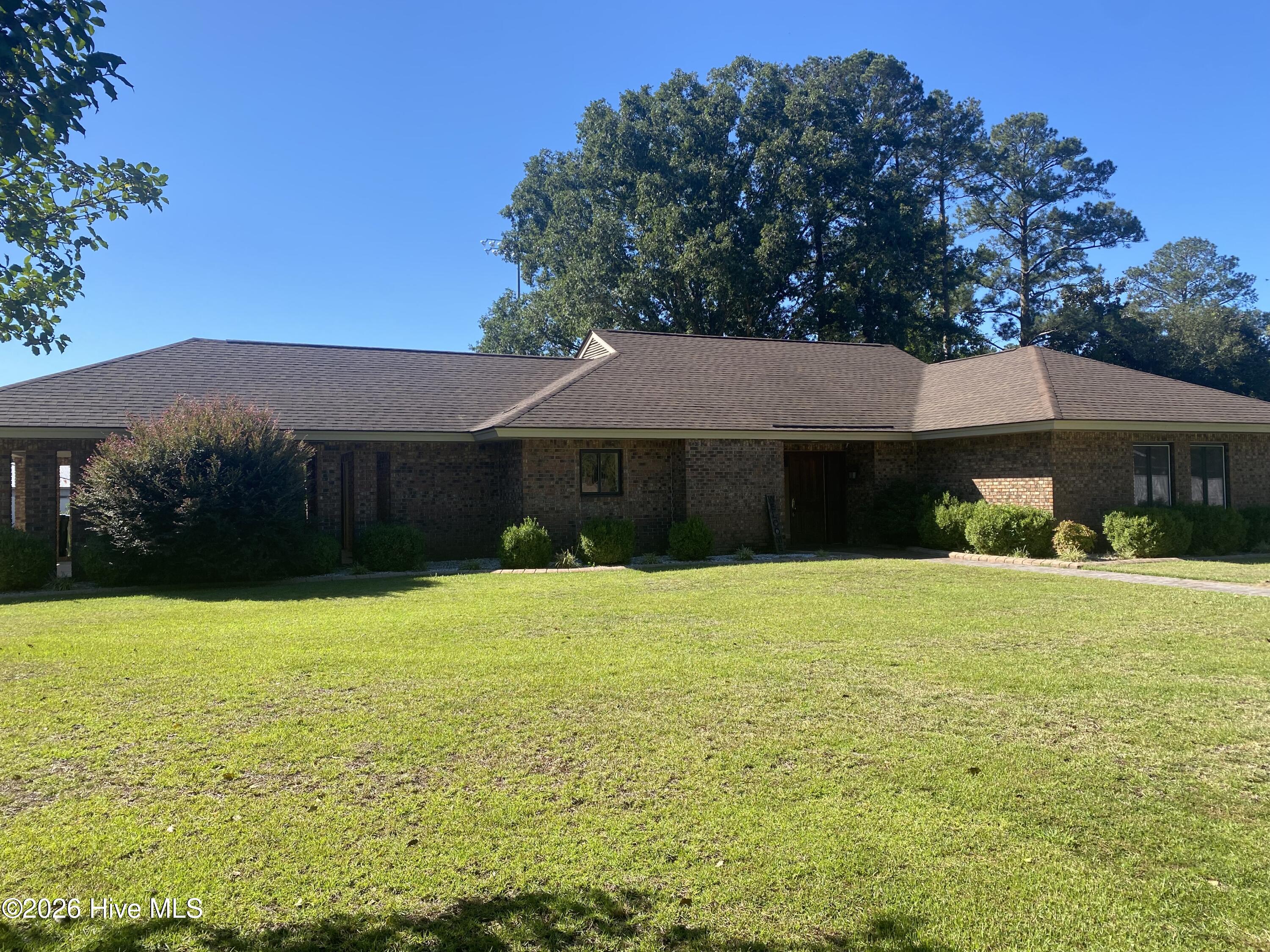 Listing photograph for 616 E Murphy Street, Wallace, NC 28466