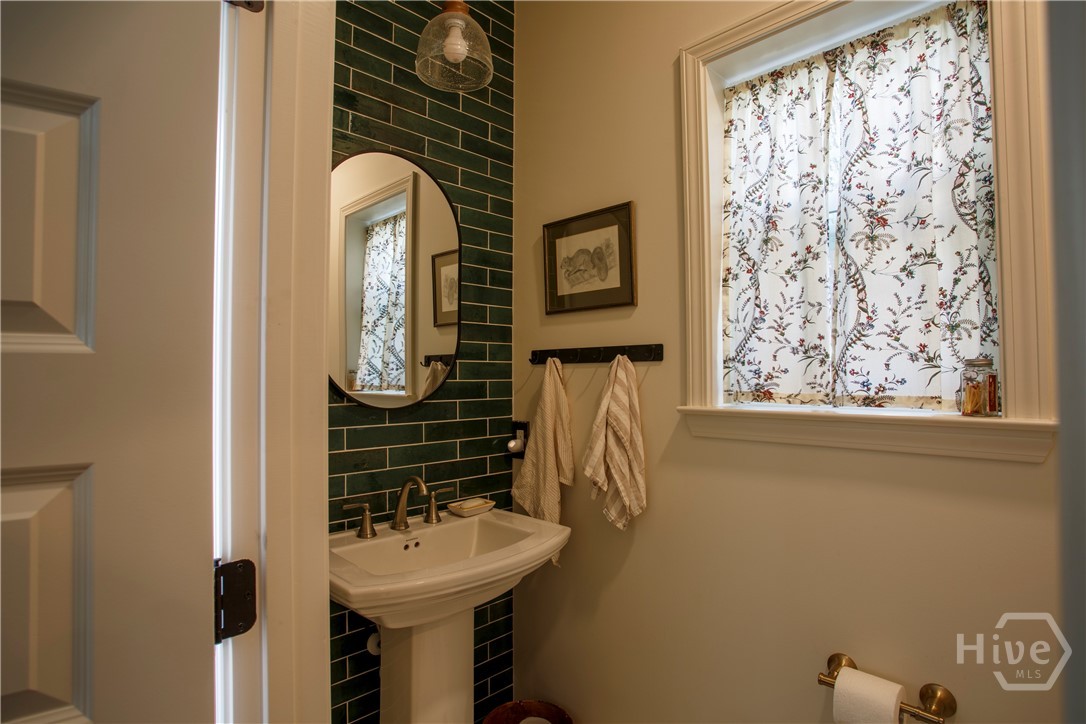 919 E Waldburg Street, Savannah, GA 31401 Listing Photo  12