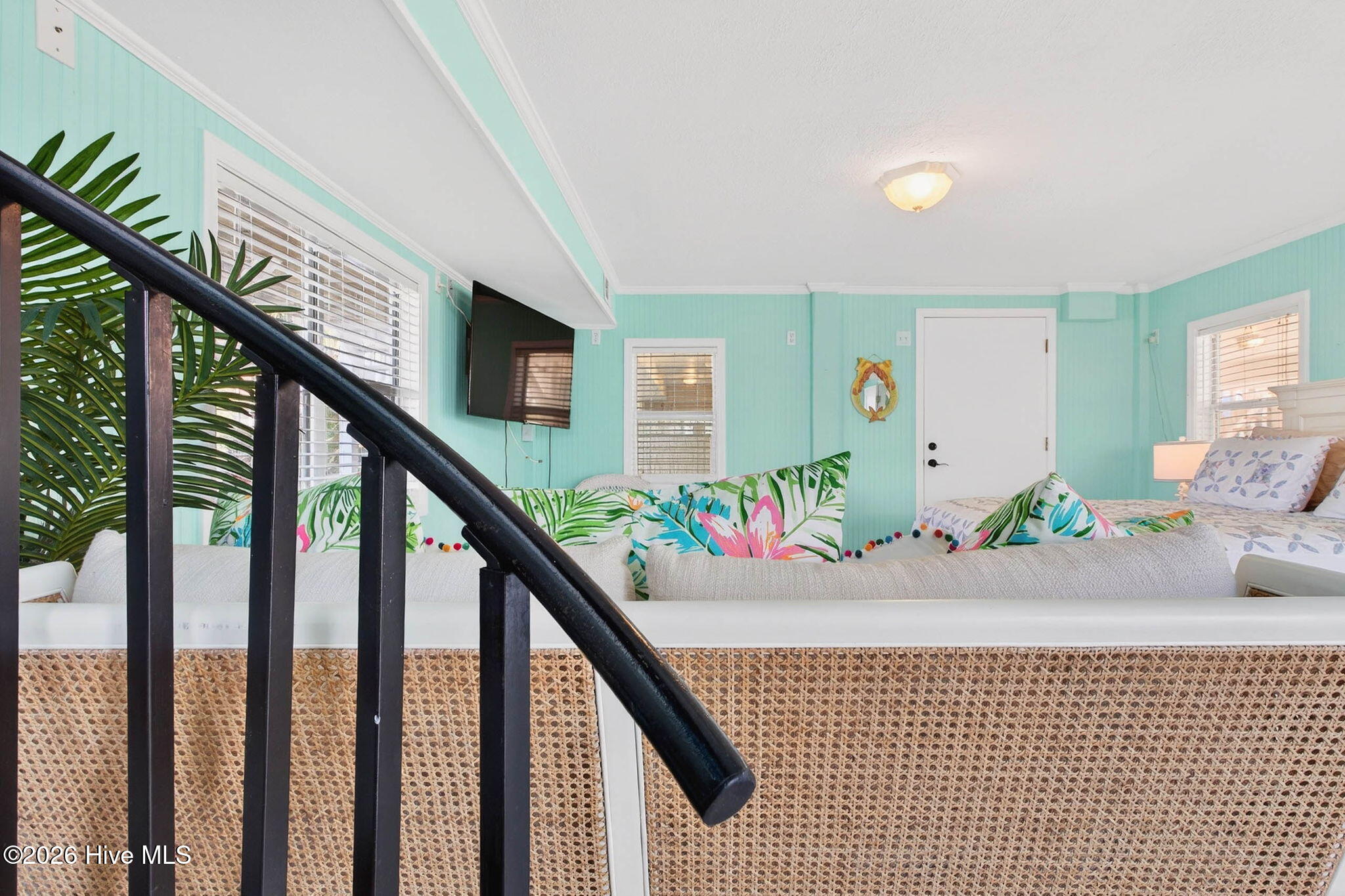 100564283 | Photo 38