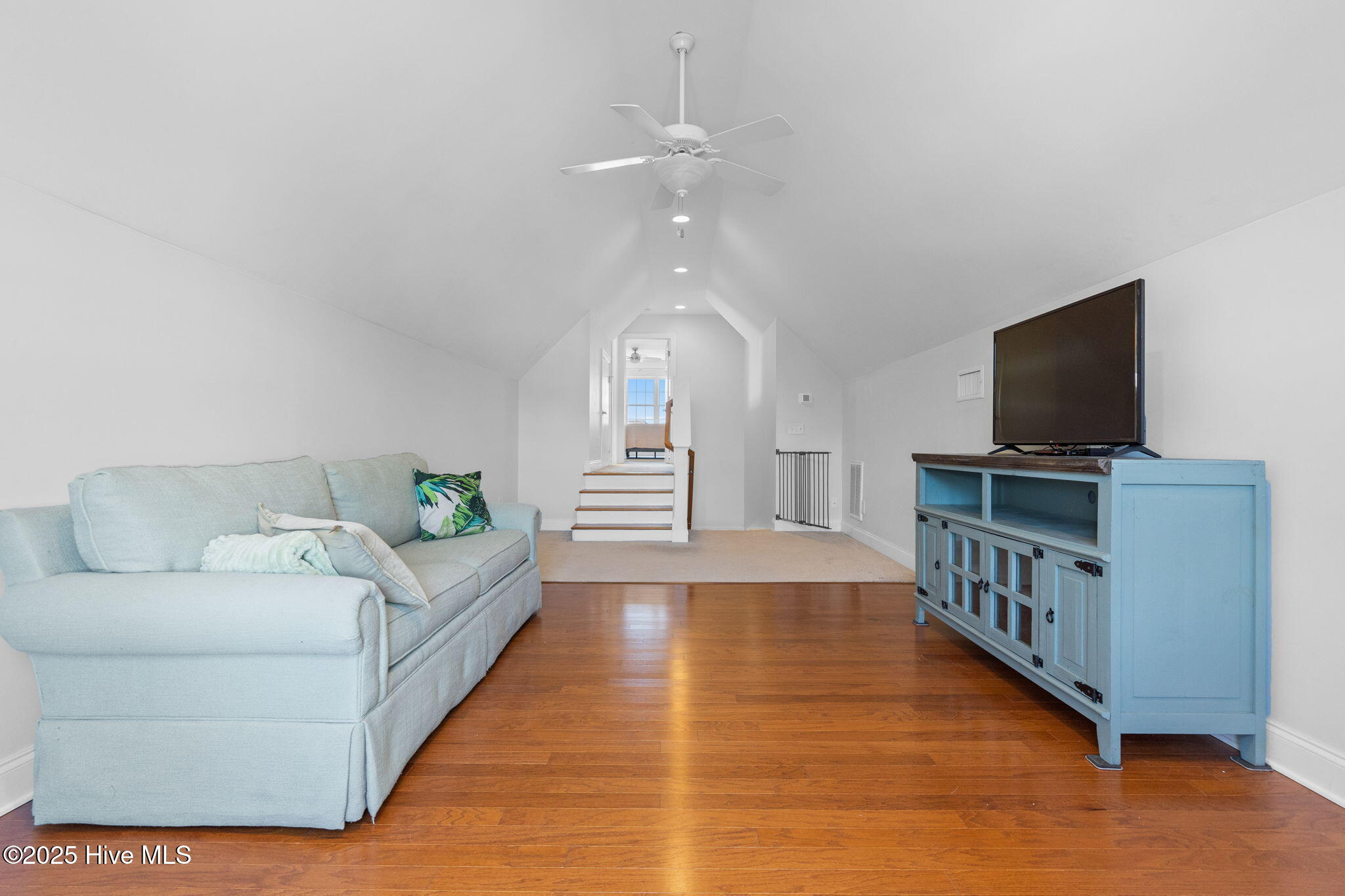 100538091 | Photo 44