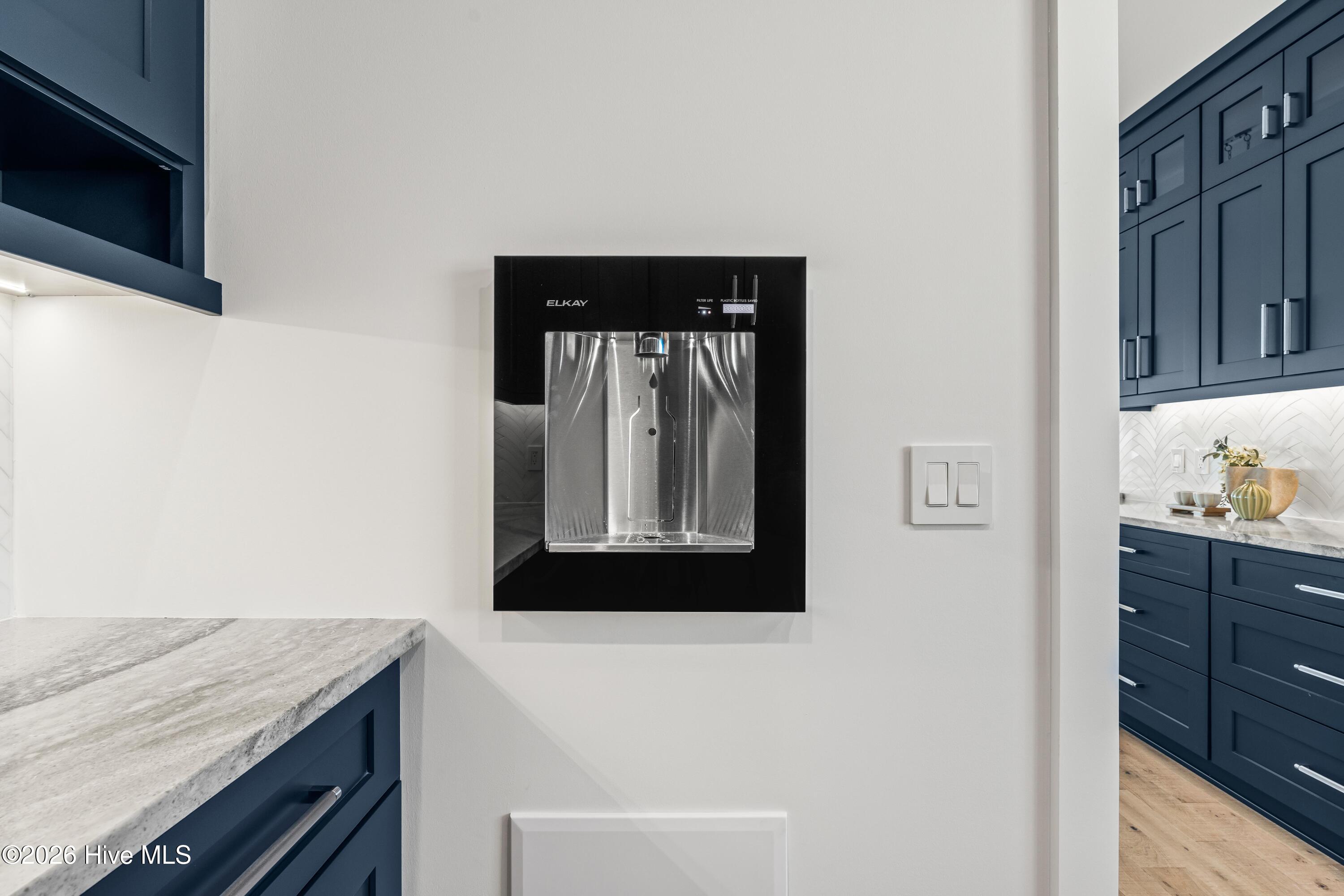 100558368 | Photo 19