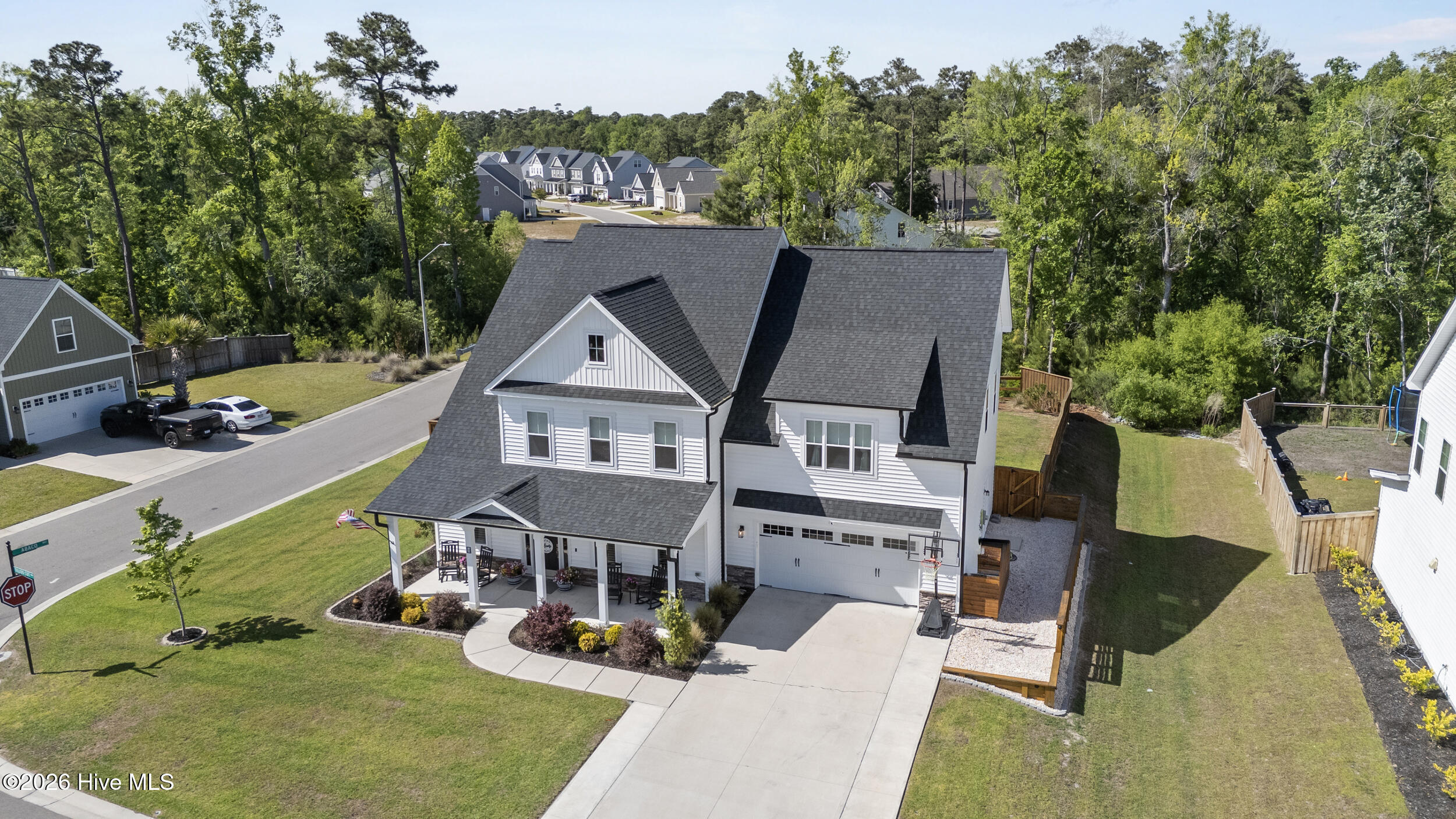 100570298 | Photo 51