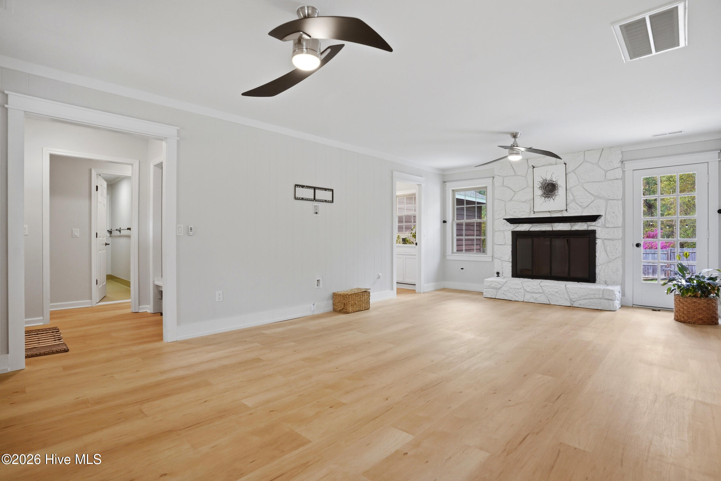 100565910 | Photo 11