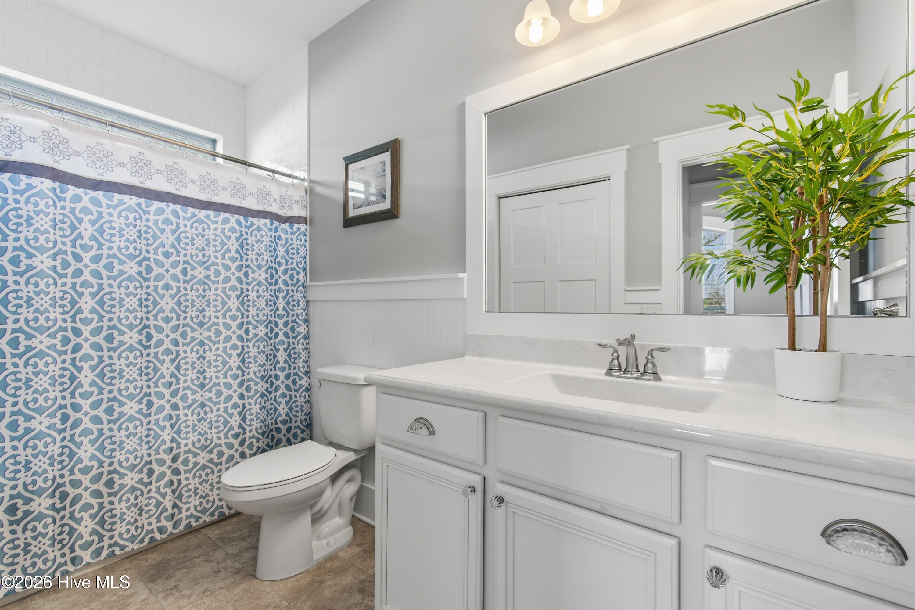 100547463 | Photo 35