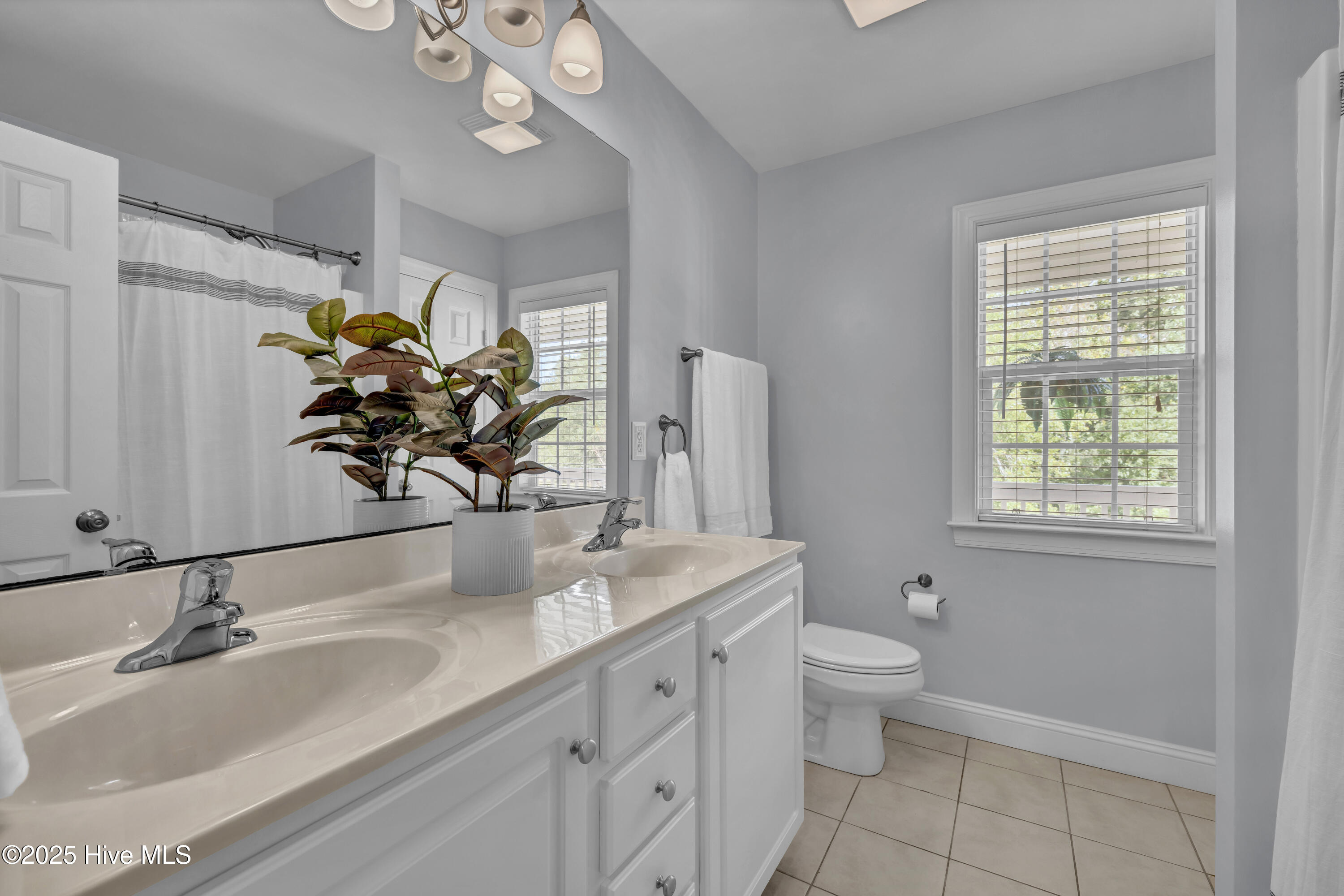 100533968 | Photo 38