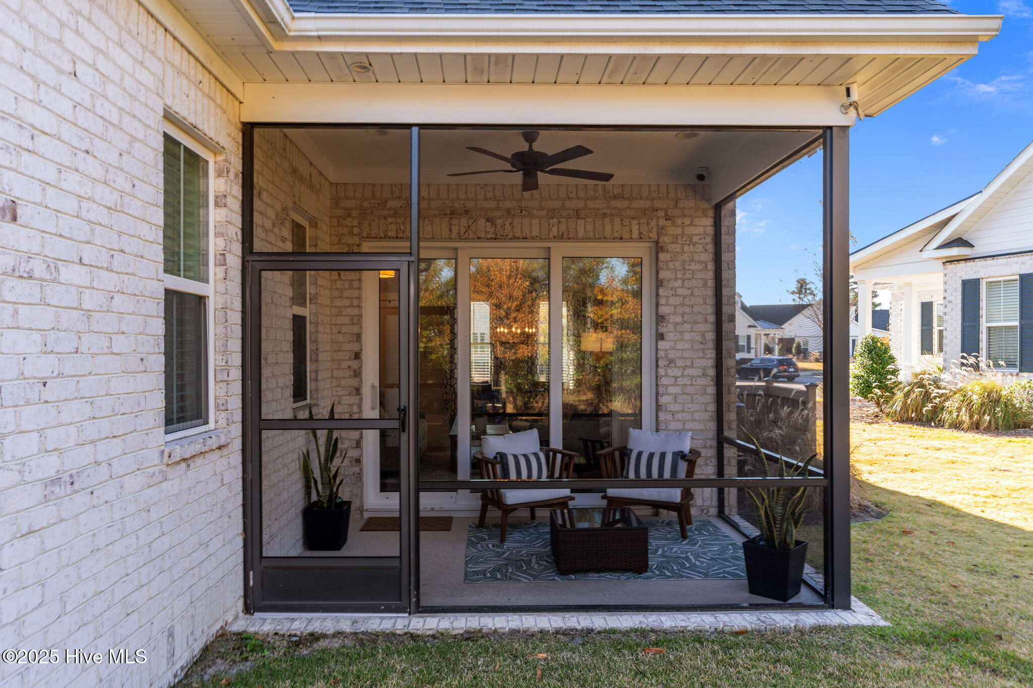 100543131 | Photo 38