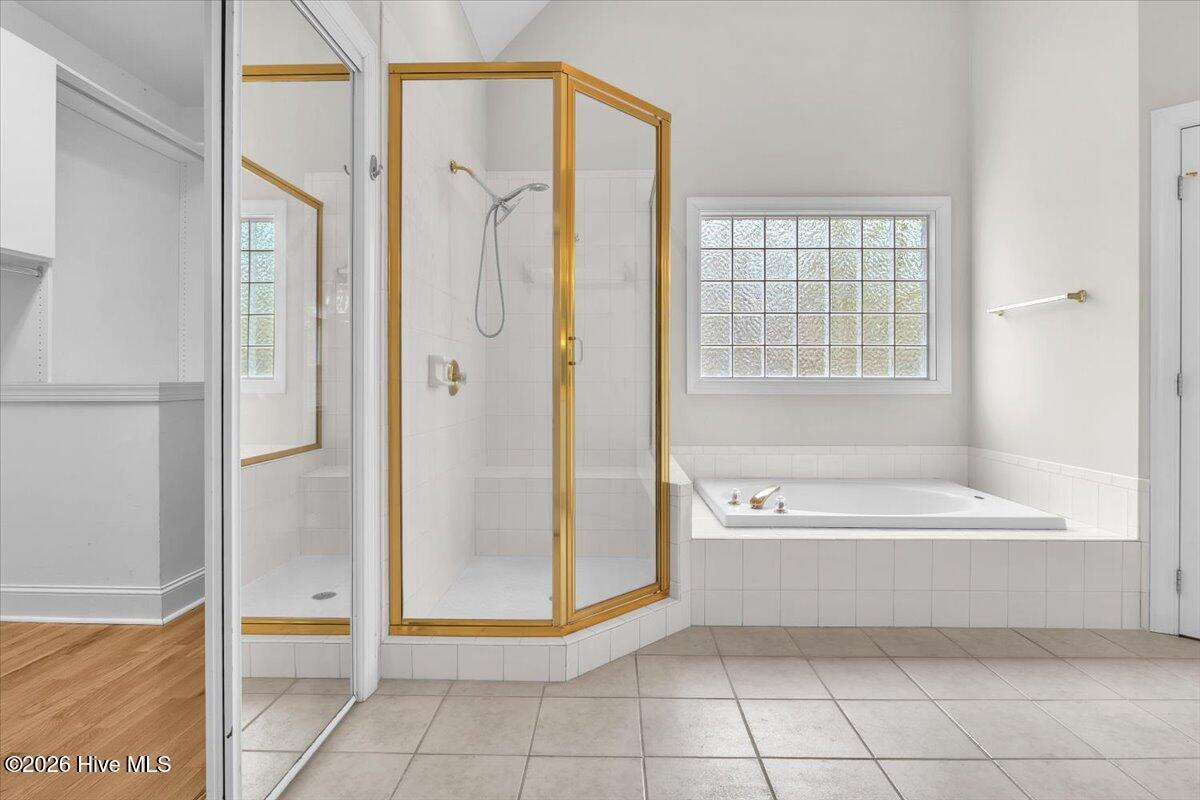 100564445 | Photo 26