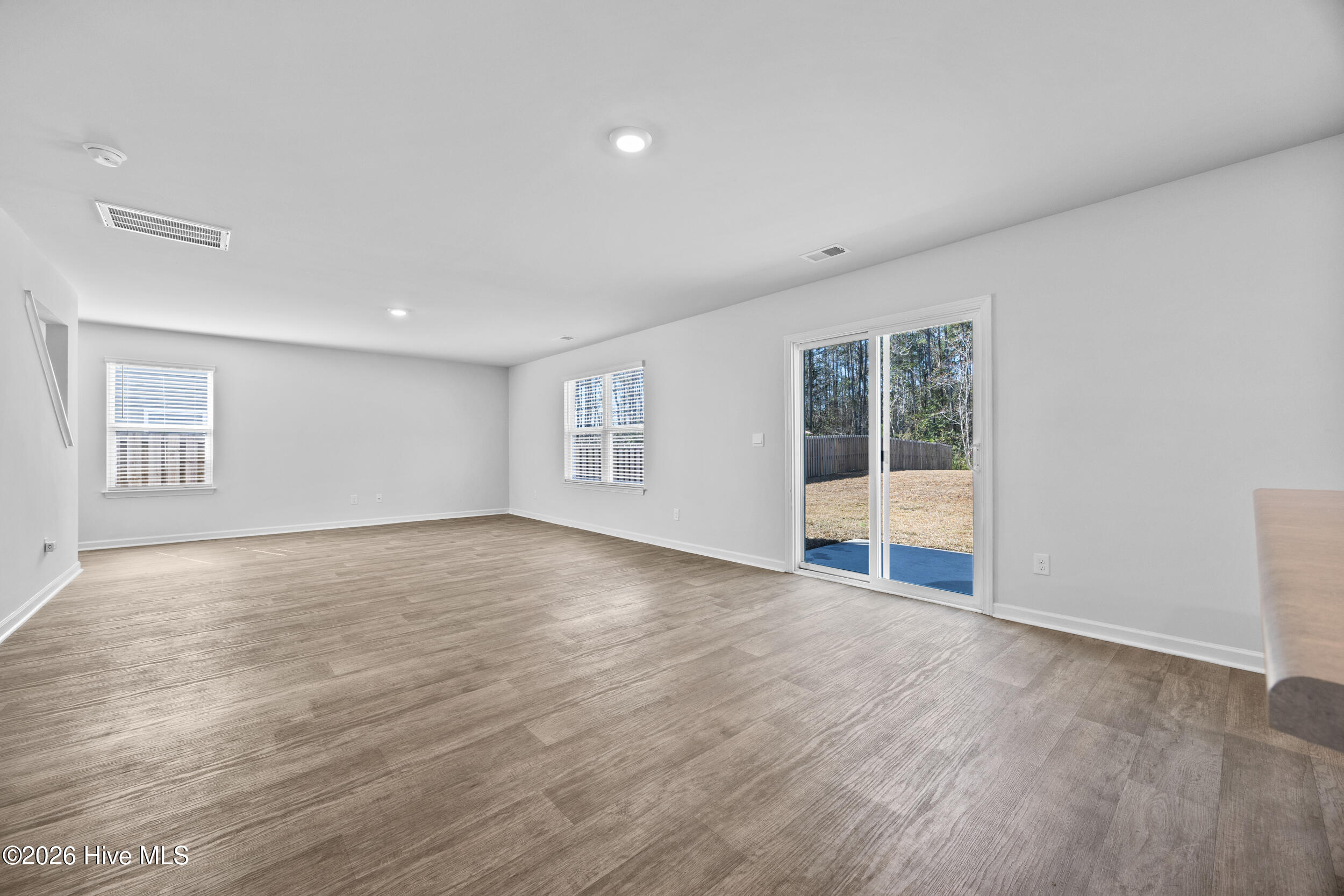 100556435 | Photo 14