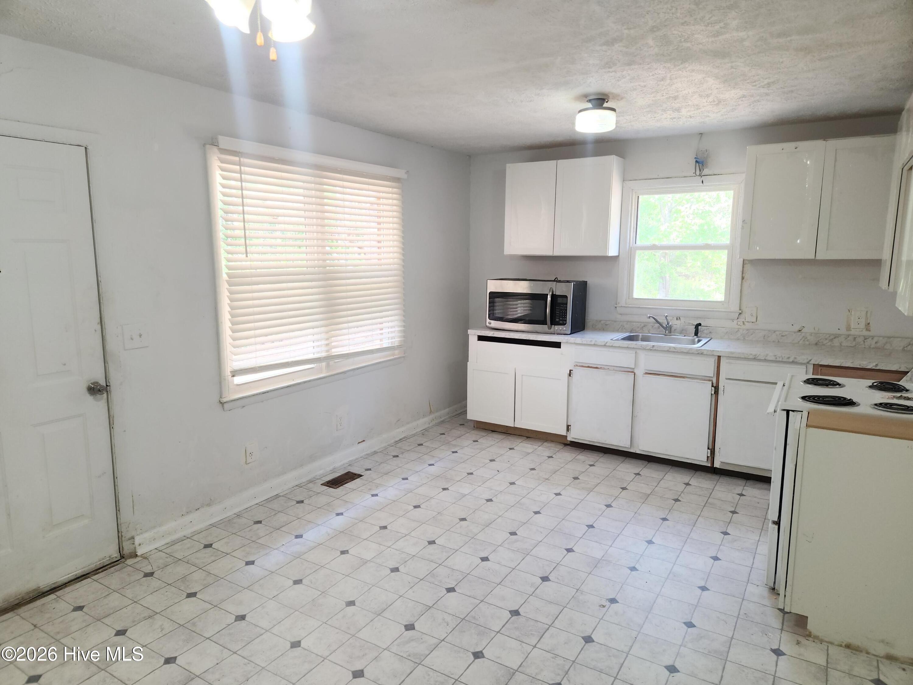 Homes for sale in Roseboro, NC | 616 N Pine St, Roseboro, NC 28382 | MLS# 100543860