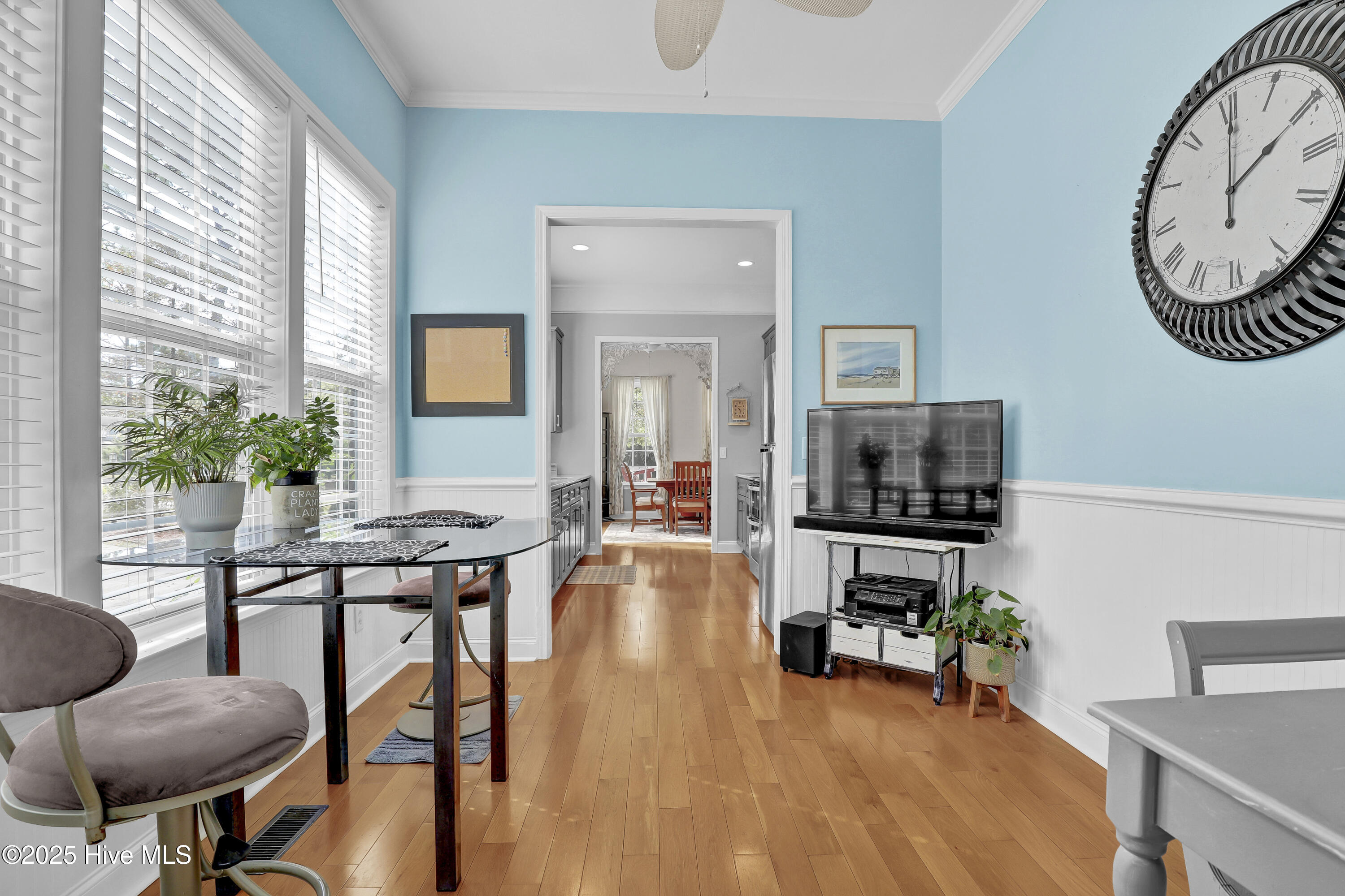 100532986 | Photo 16