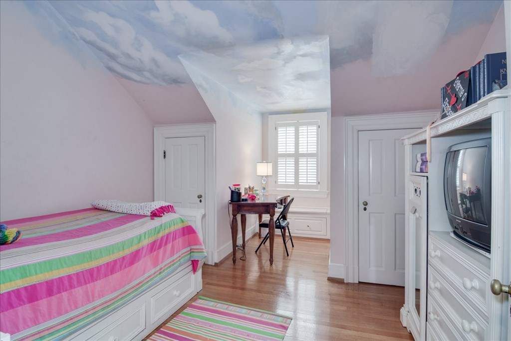 Fourth upstairs bedroom
