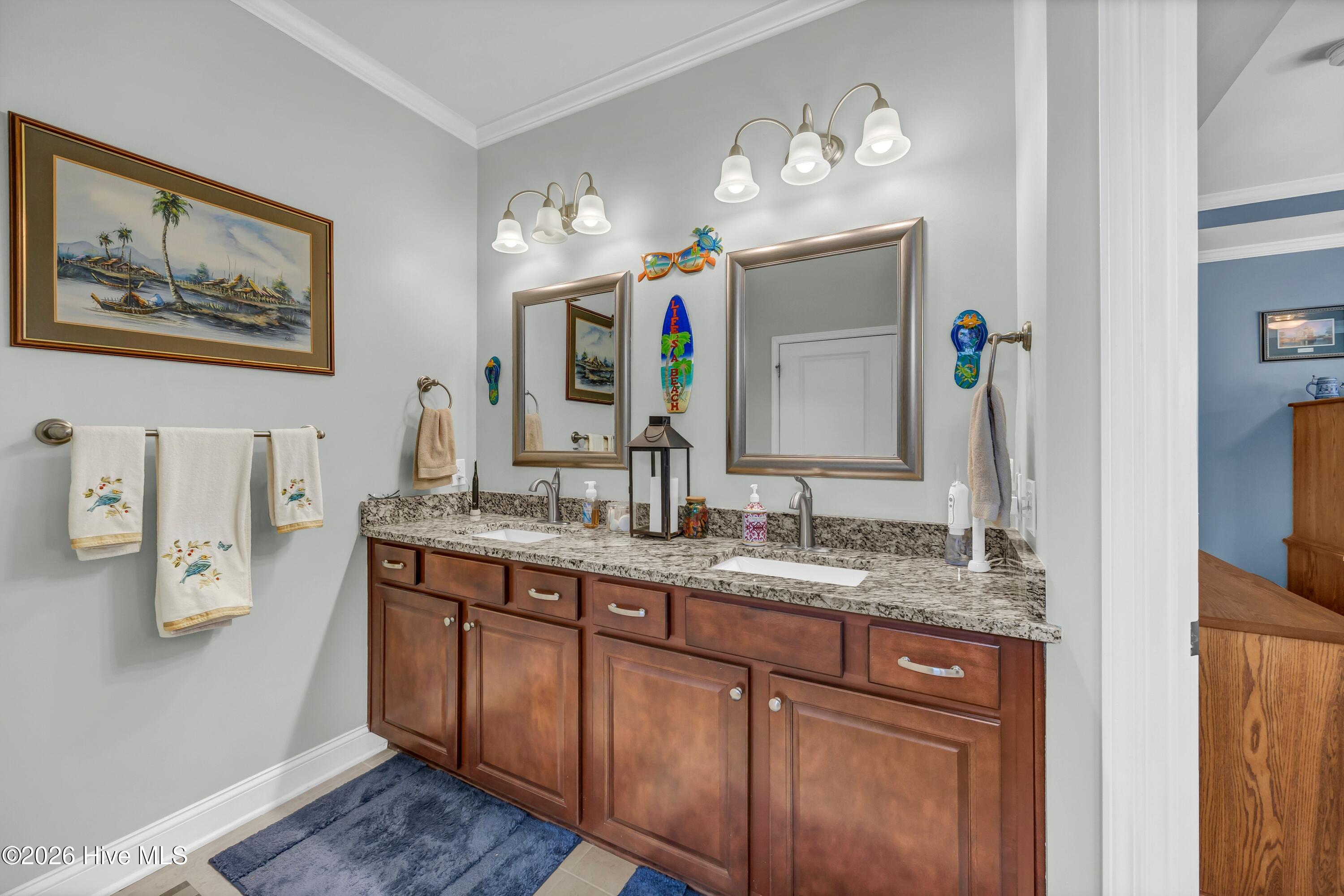 100562061 | Photo 16