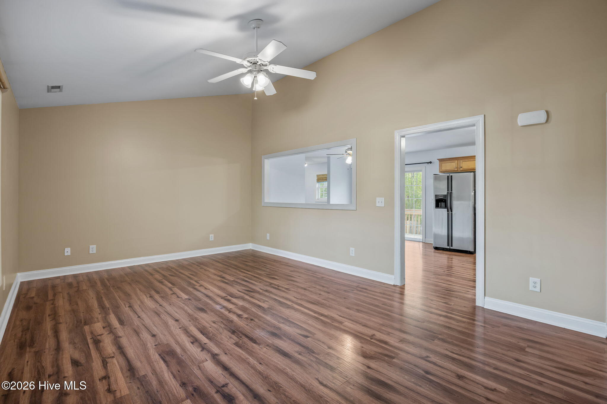 100564597 | Photo 14