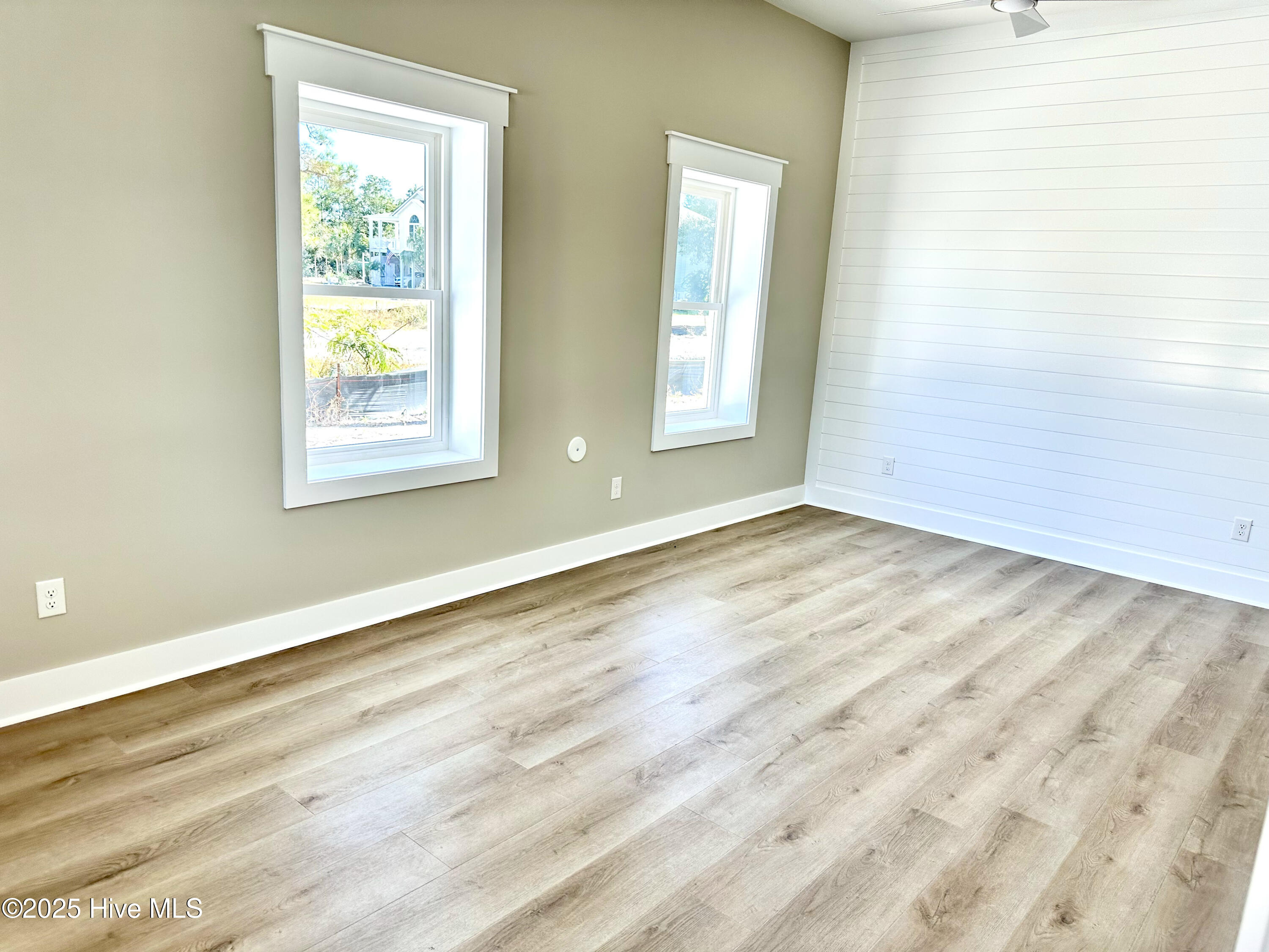 100537365 | Photo 47