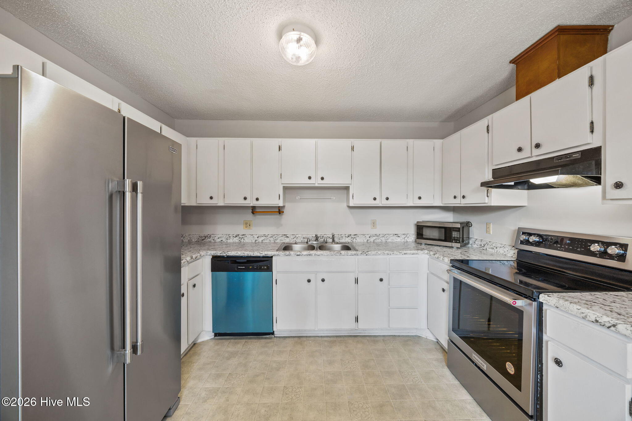 100558216 | Photo 16