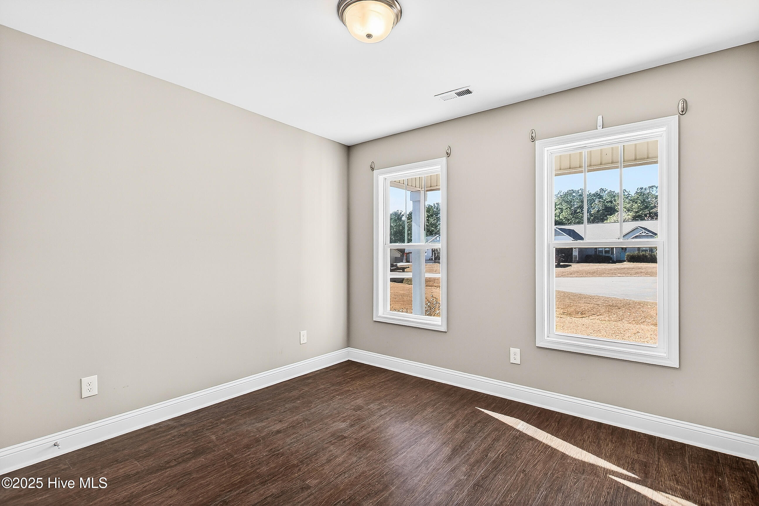 100545699 | Photo 33