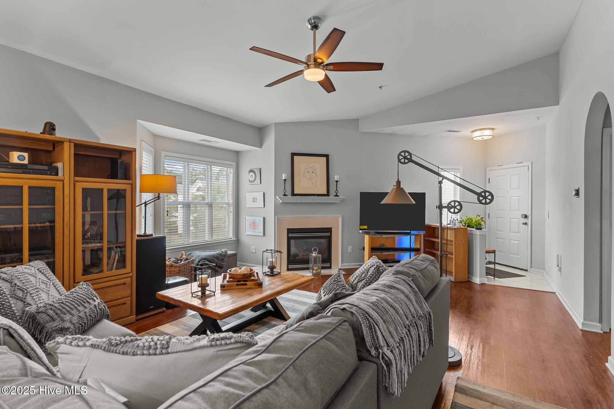 100532353 | Photo 10