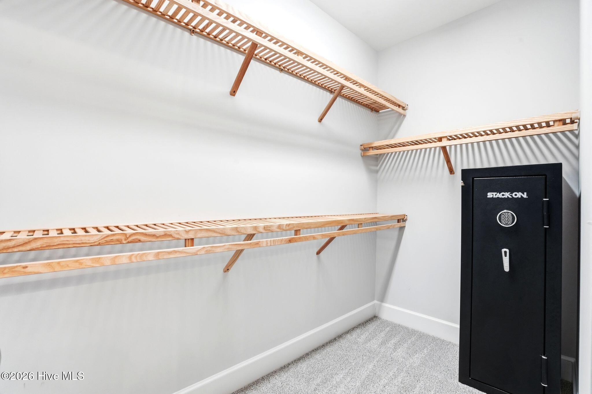 100565141 | Photo 20