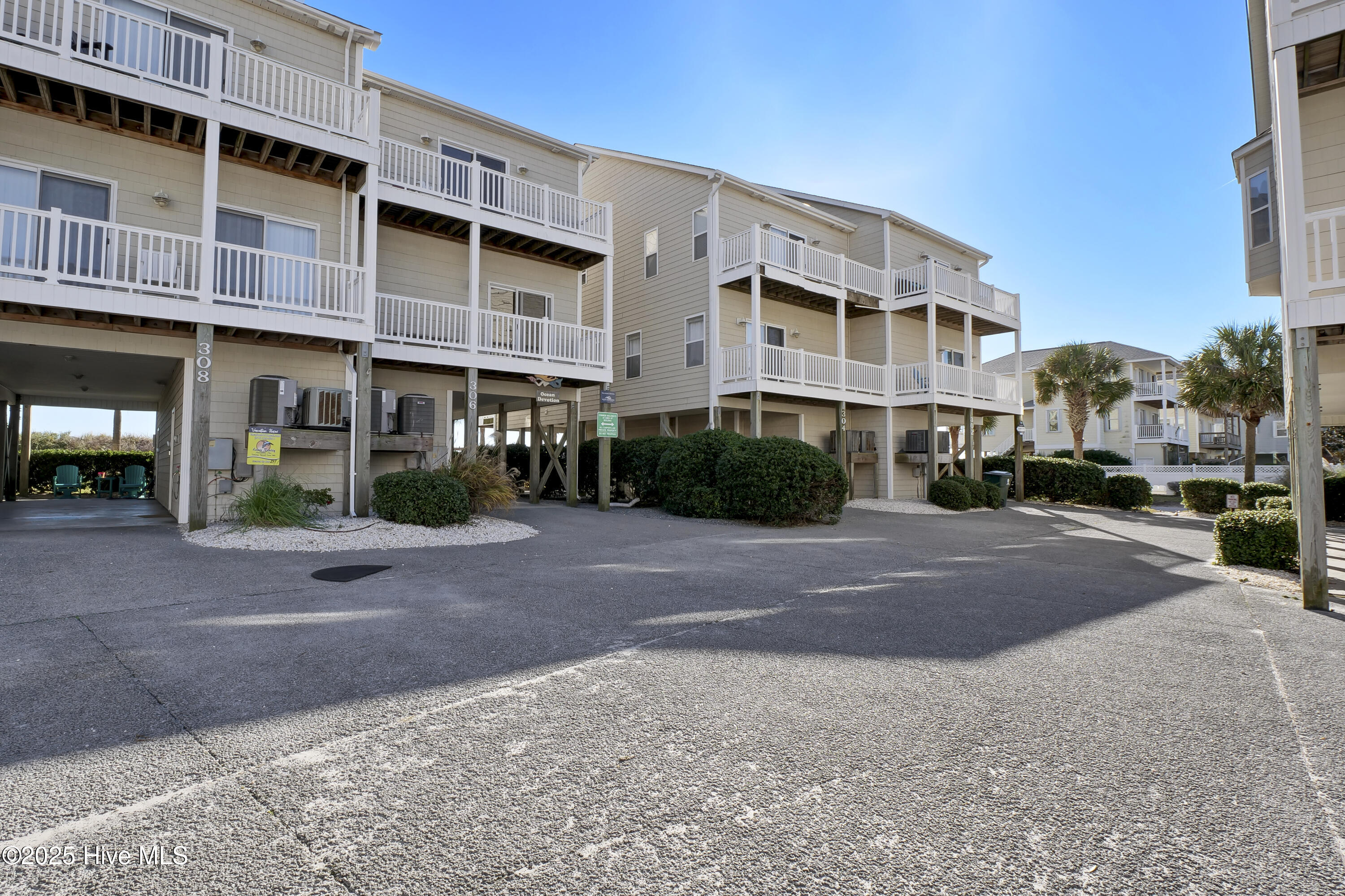 100535272 | Photo 12