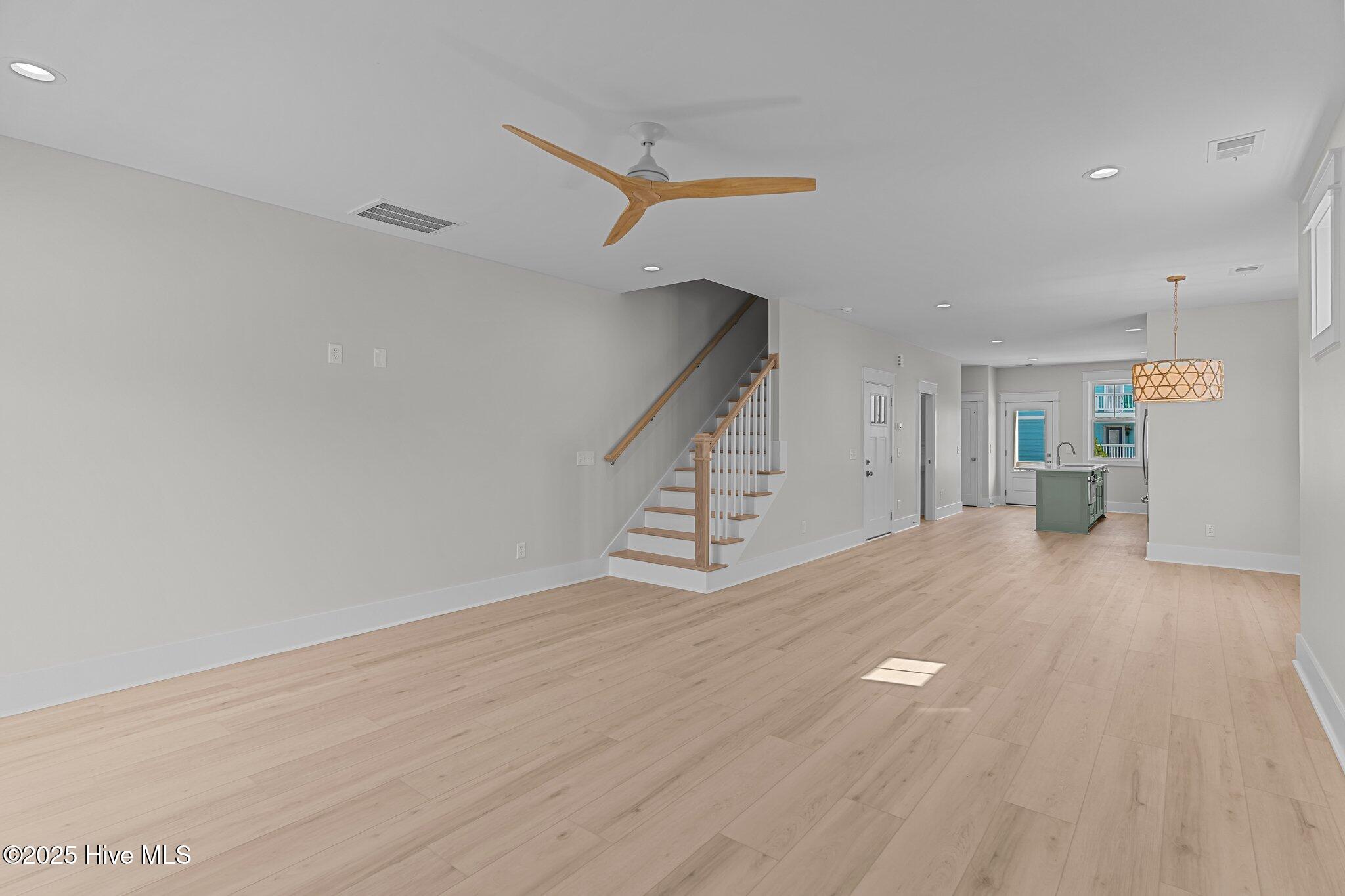 100515159 | Photo 19