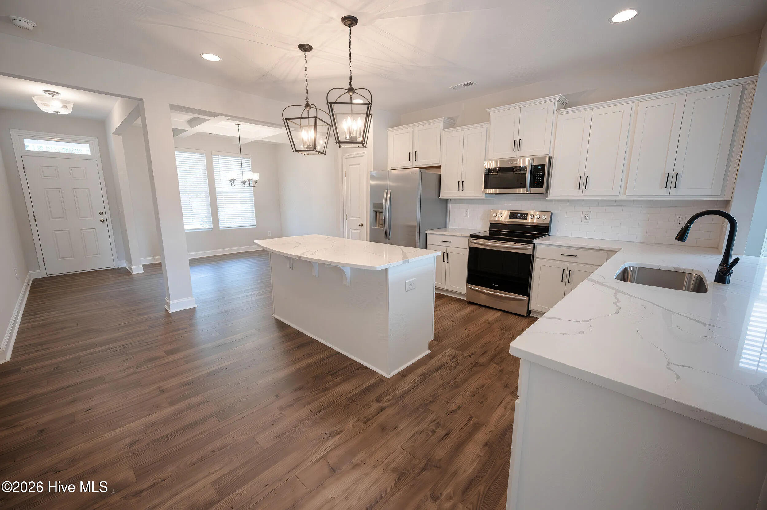 100554878 | Photo 13