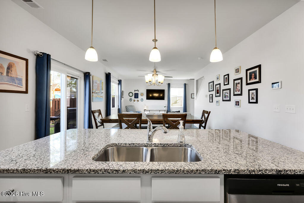 100560031 | Photo 17