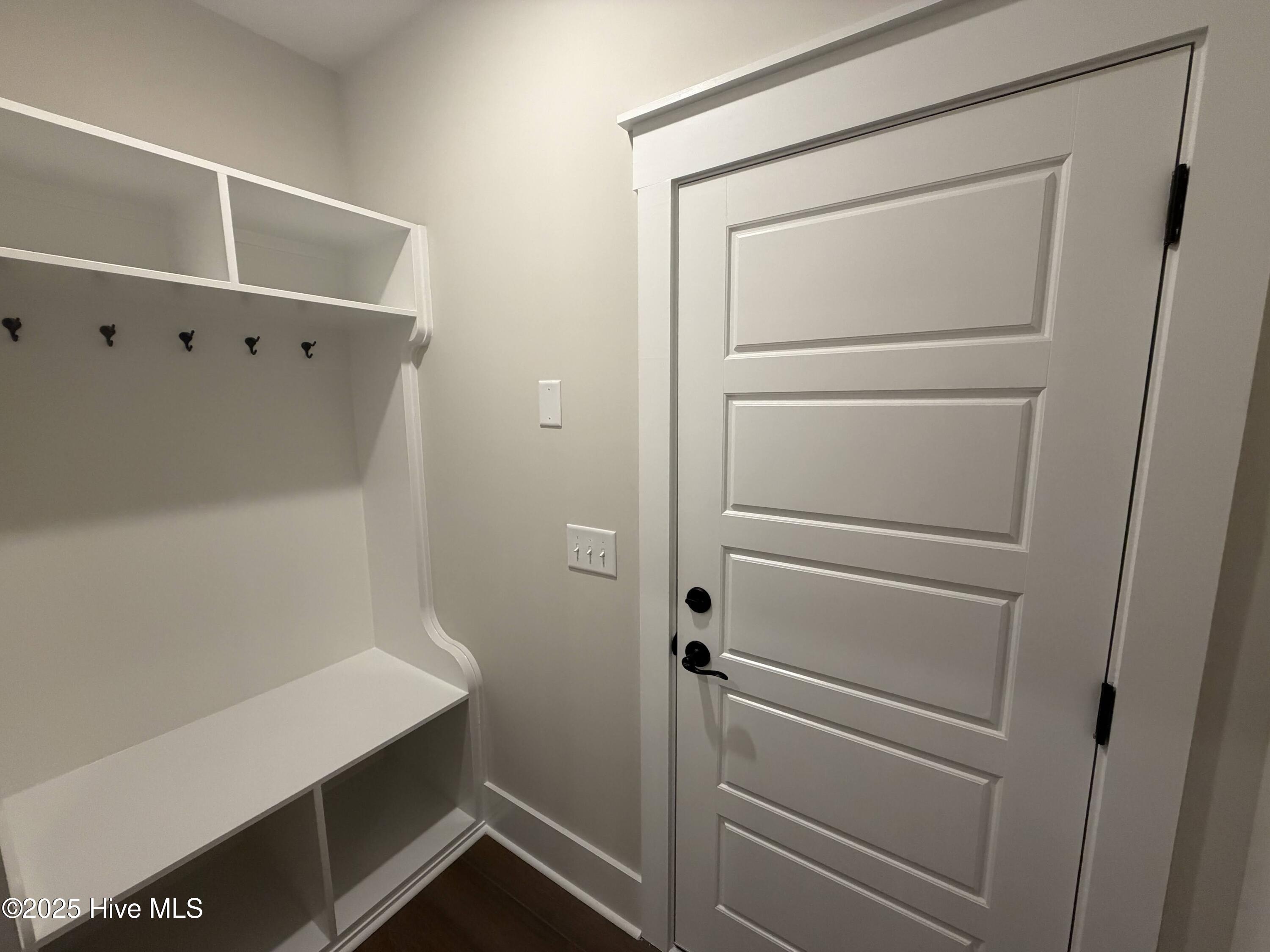 100521695 | Photo 22