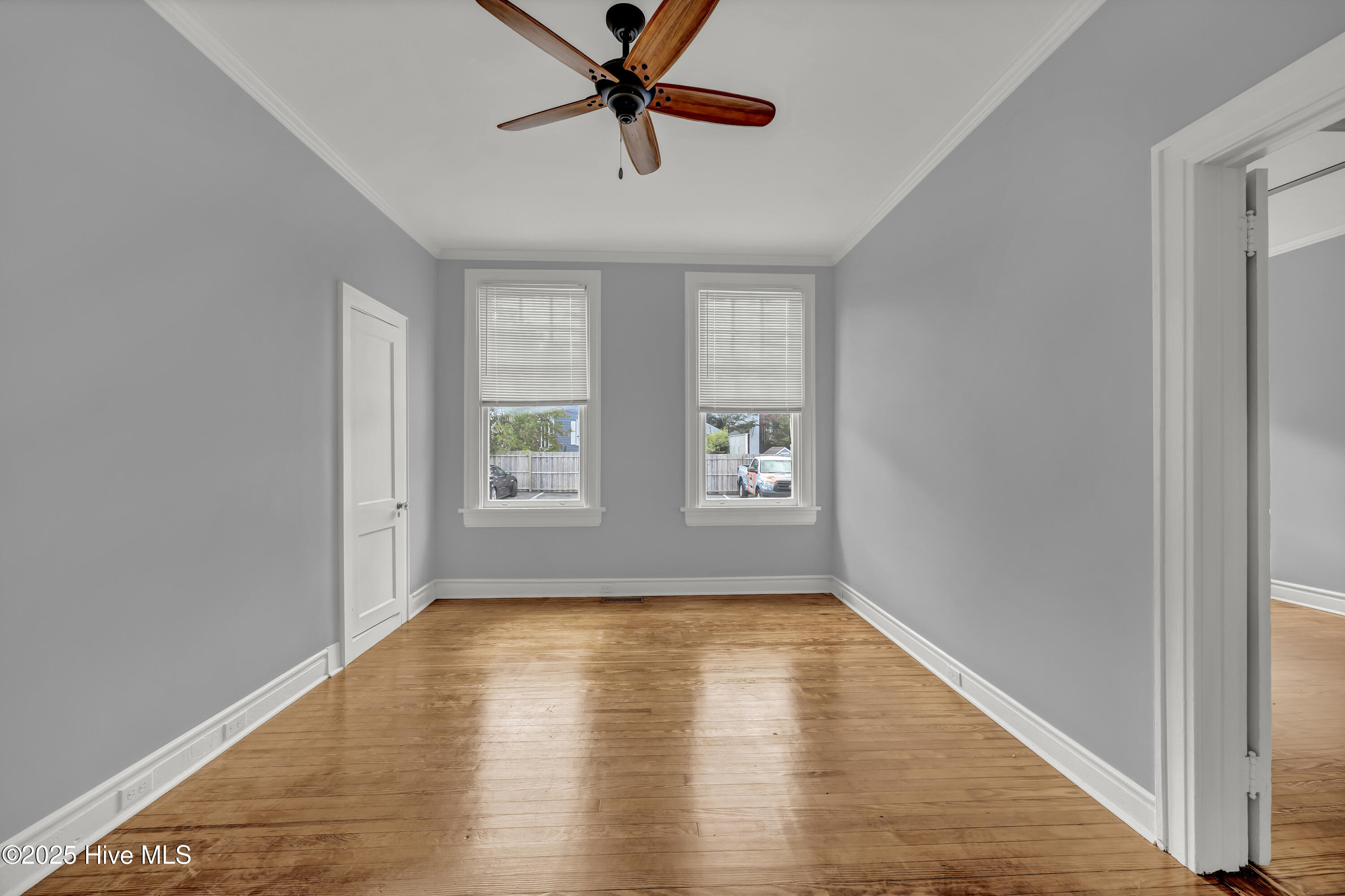 100521058 | Photo 12