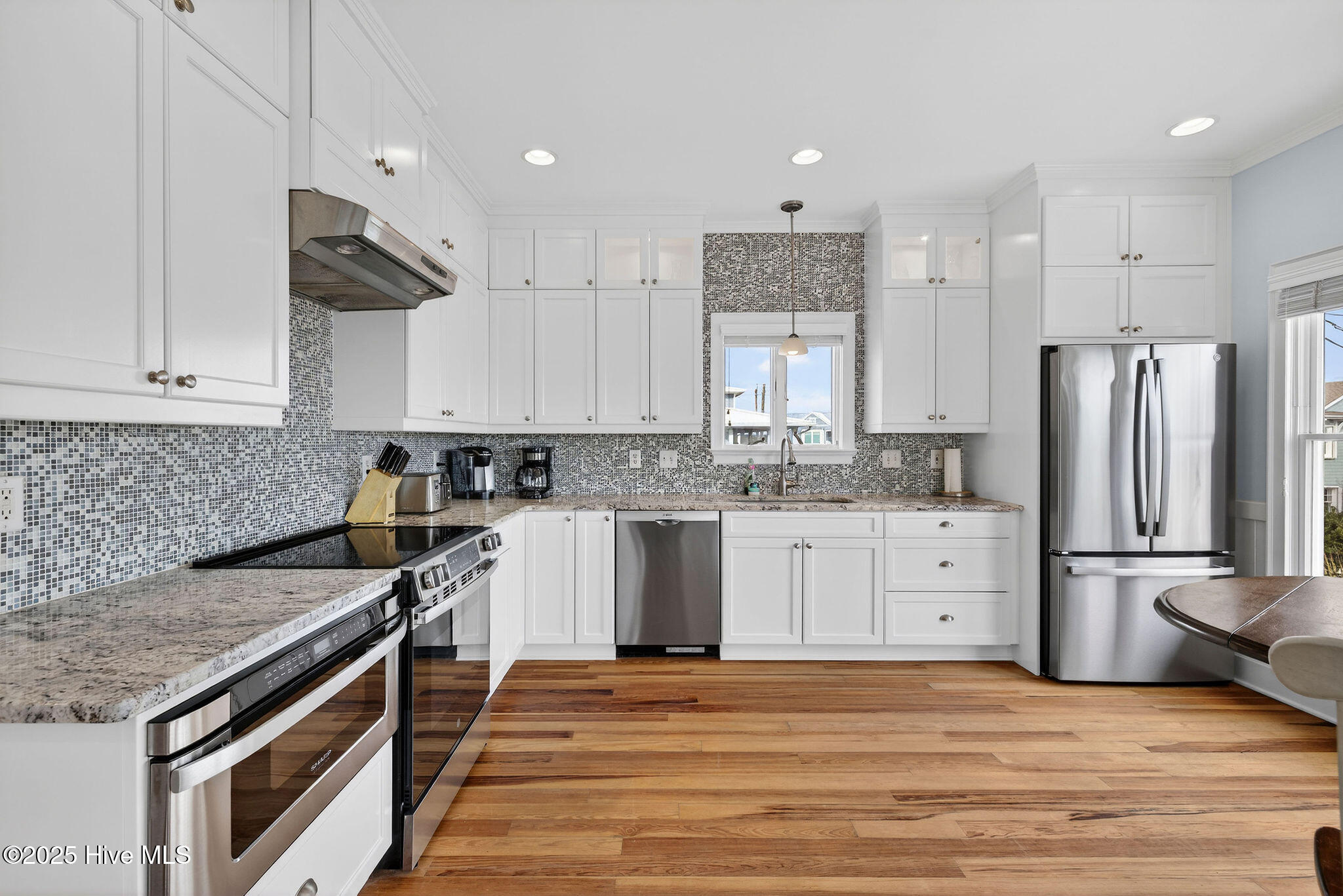 100546146 | Photo 27