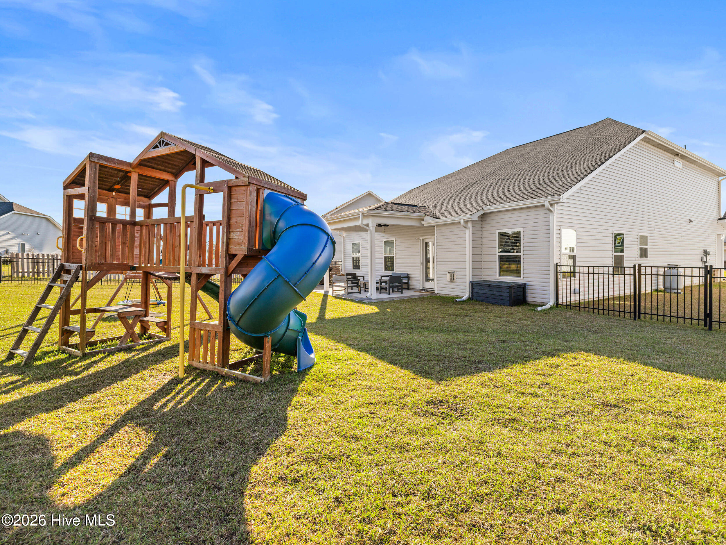 100565919 | Photo 79