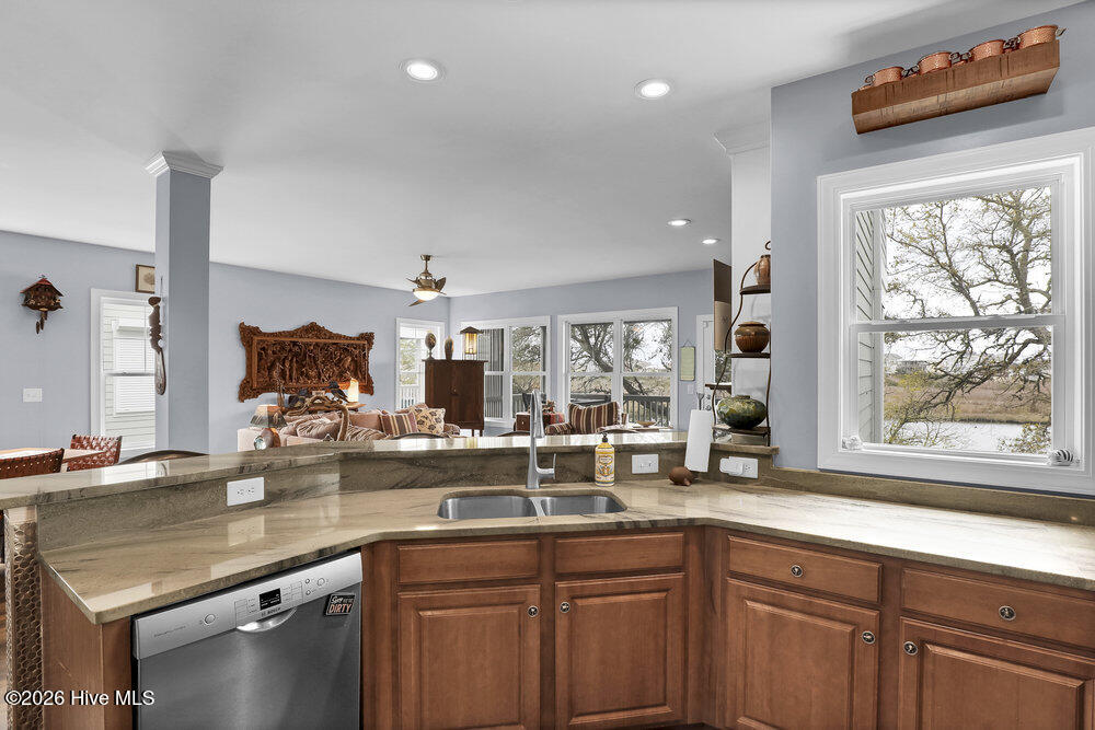 100562970 | Photo 20