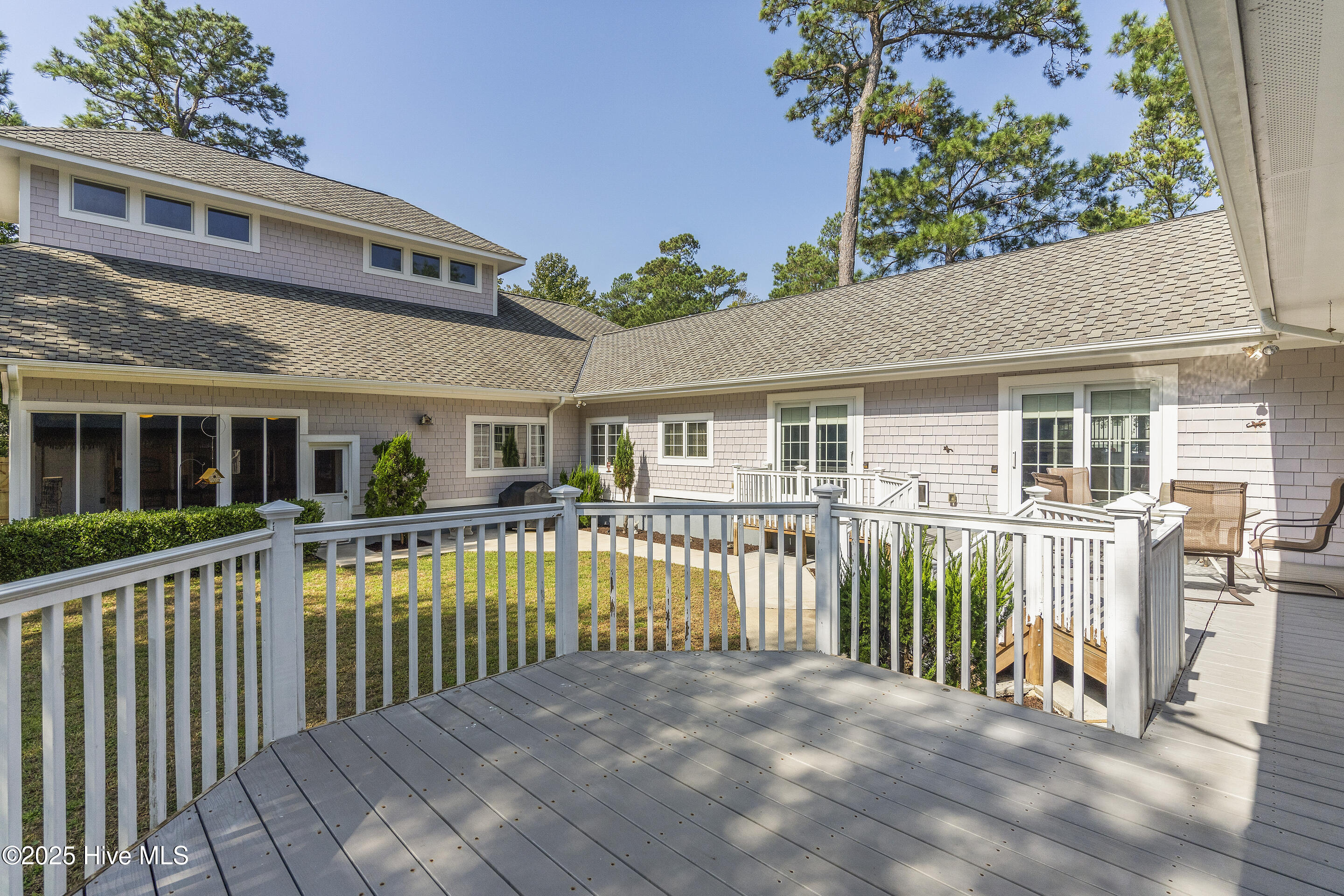 100503346 | Photo 90