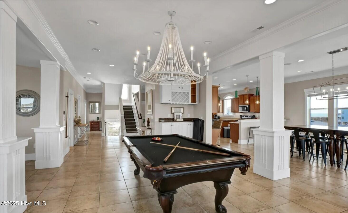 100519019 | Photo 11