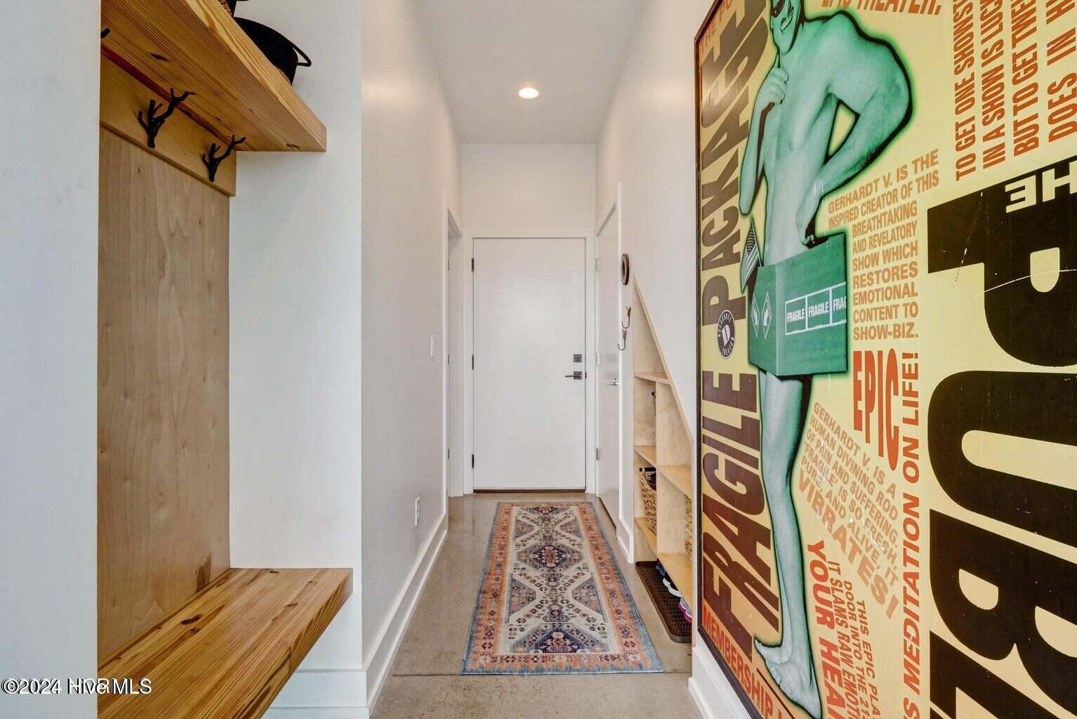 100548668 | Photo 22