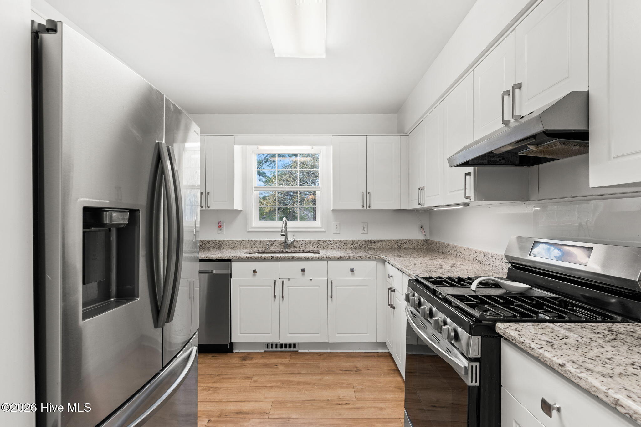 100559662 | Photo 27