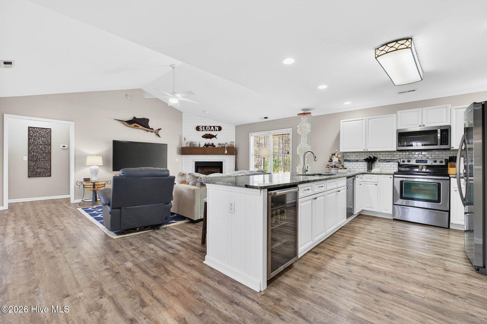 100562589 | Photo 27