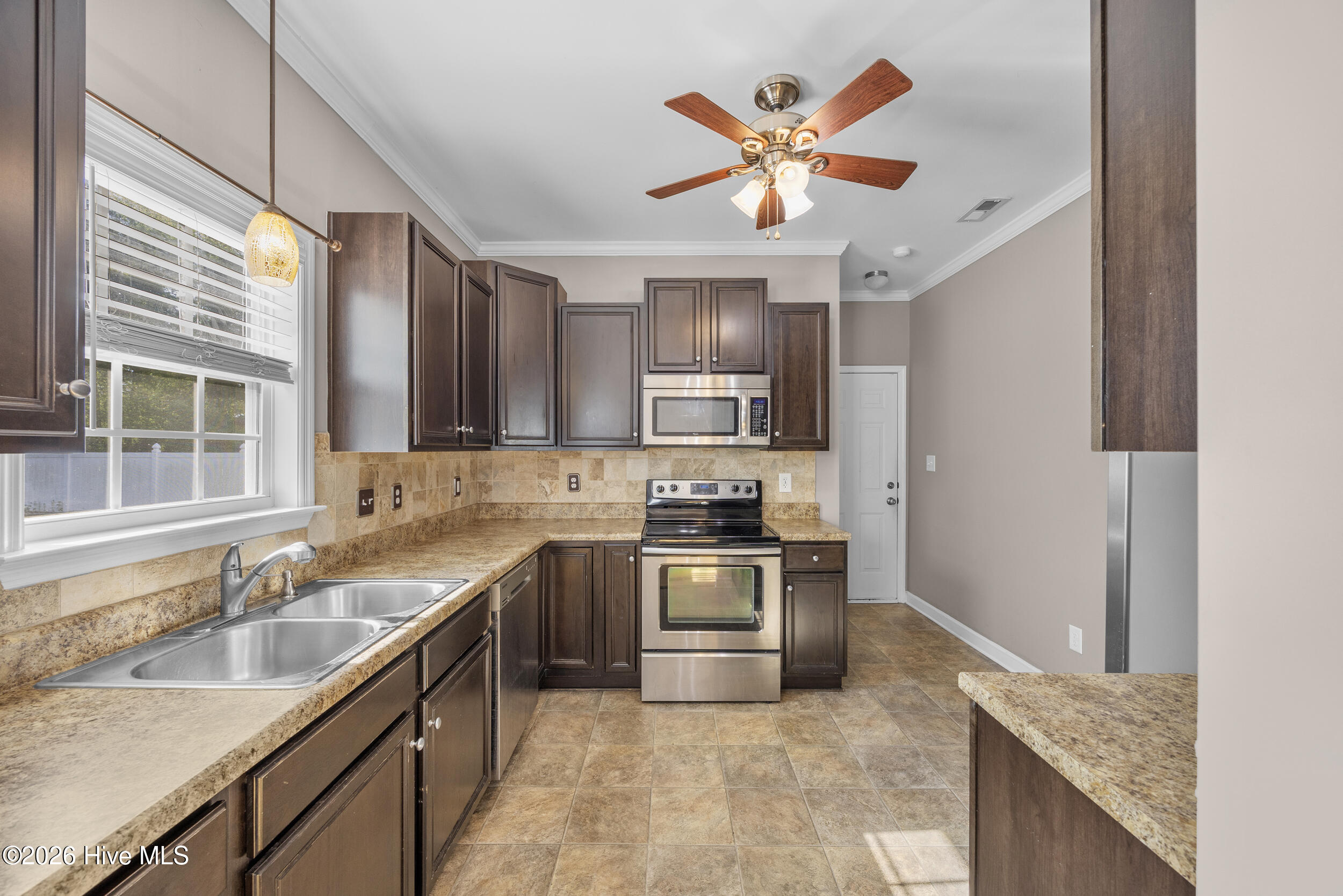 211 Wedgefield Circle,Maple Hill