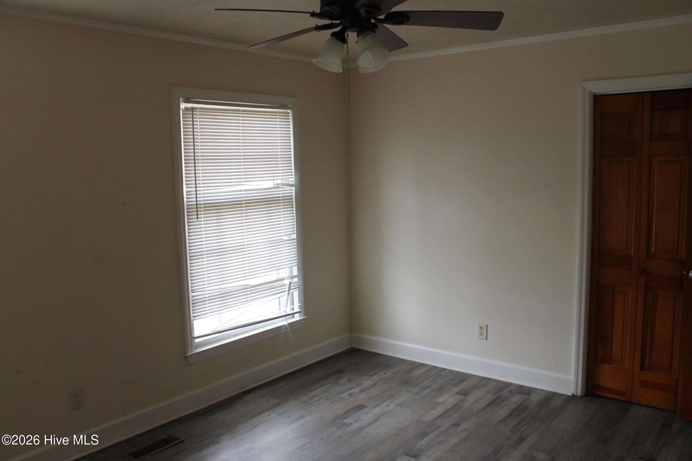 100565627 | Photo 42