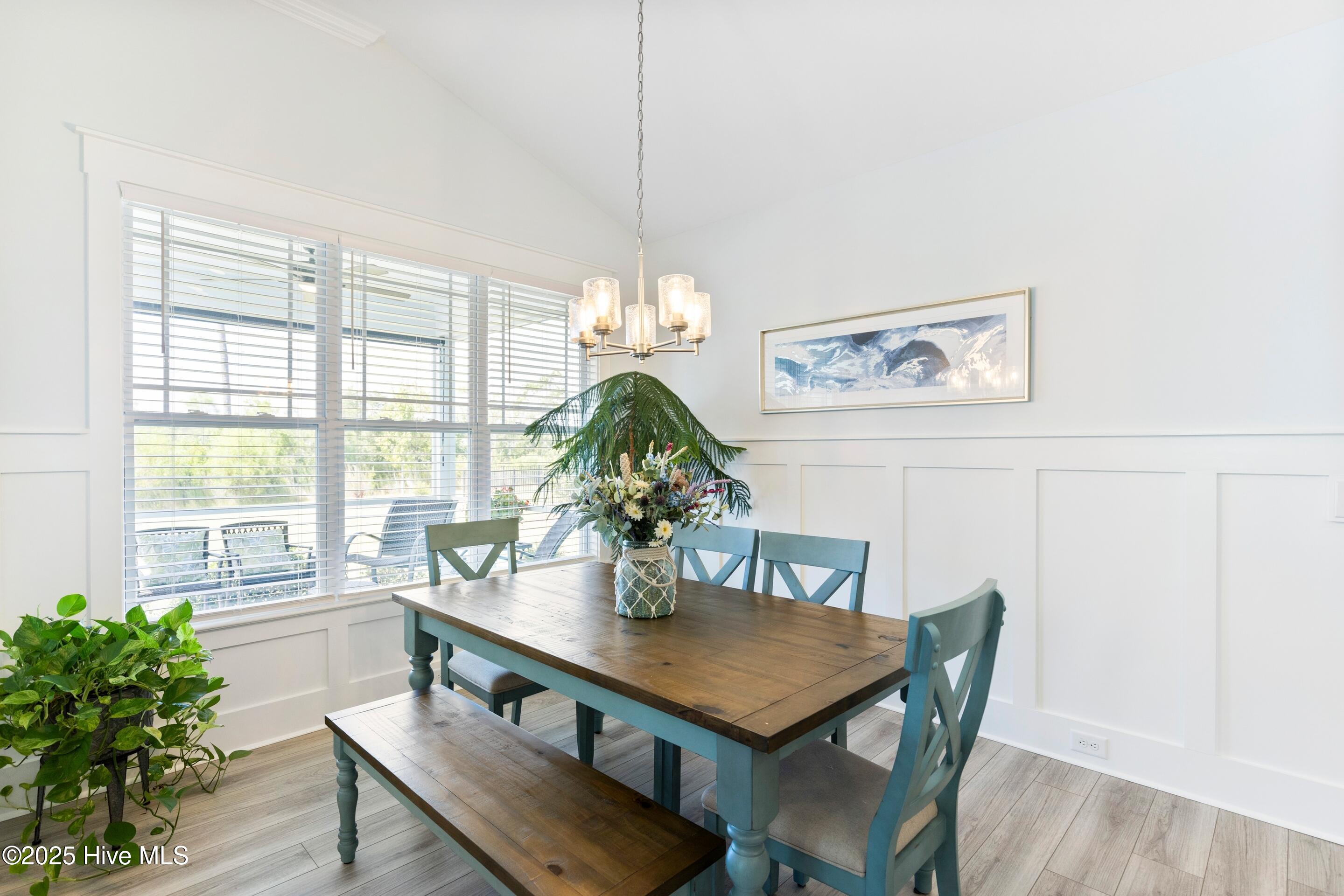 100530533 | Photo 15