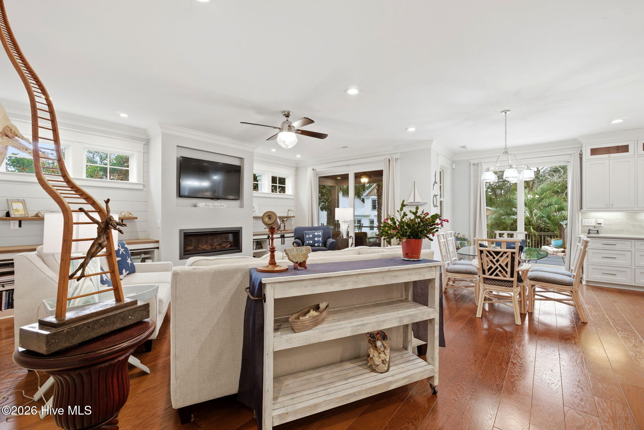 100553836 | Photo 13