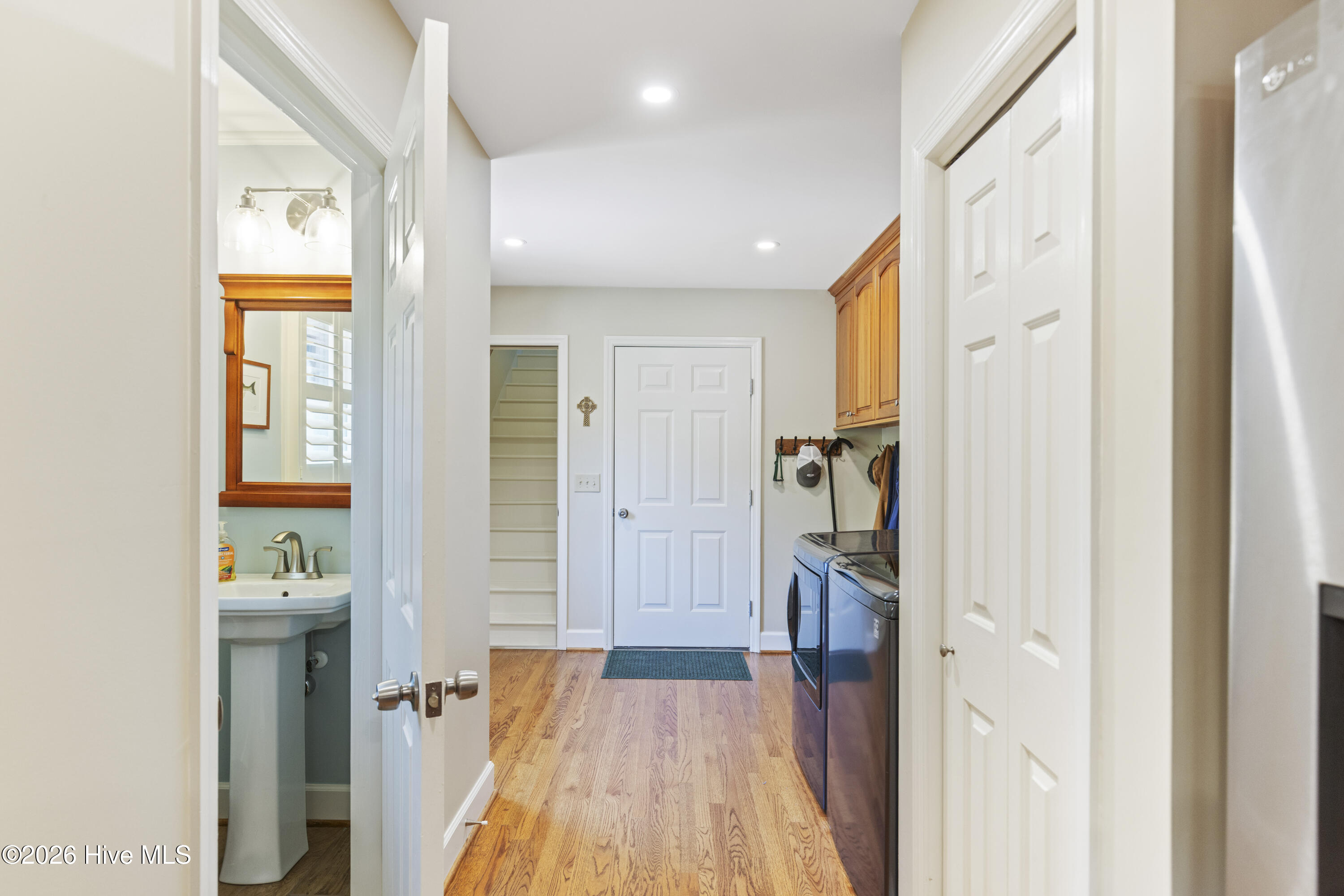 100569579 | Photo 43