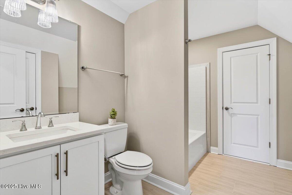 100546300 | Photo 41