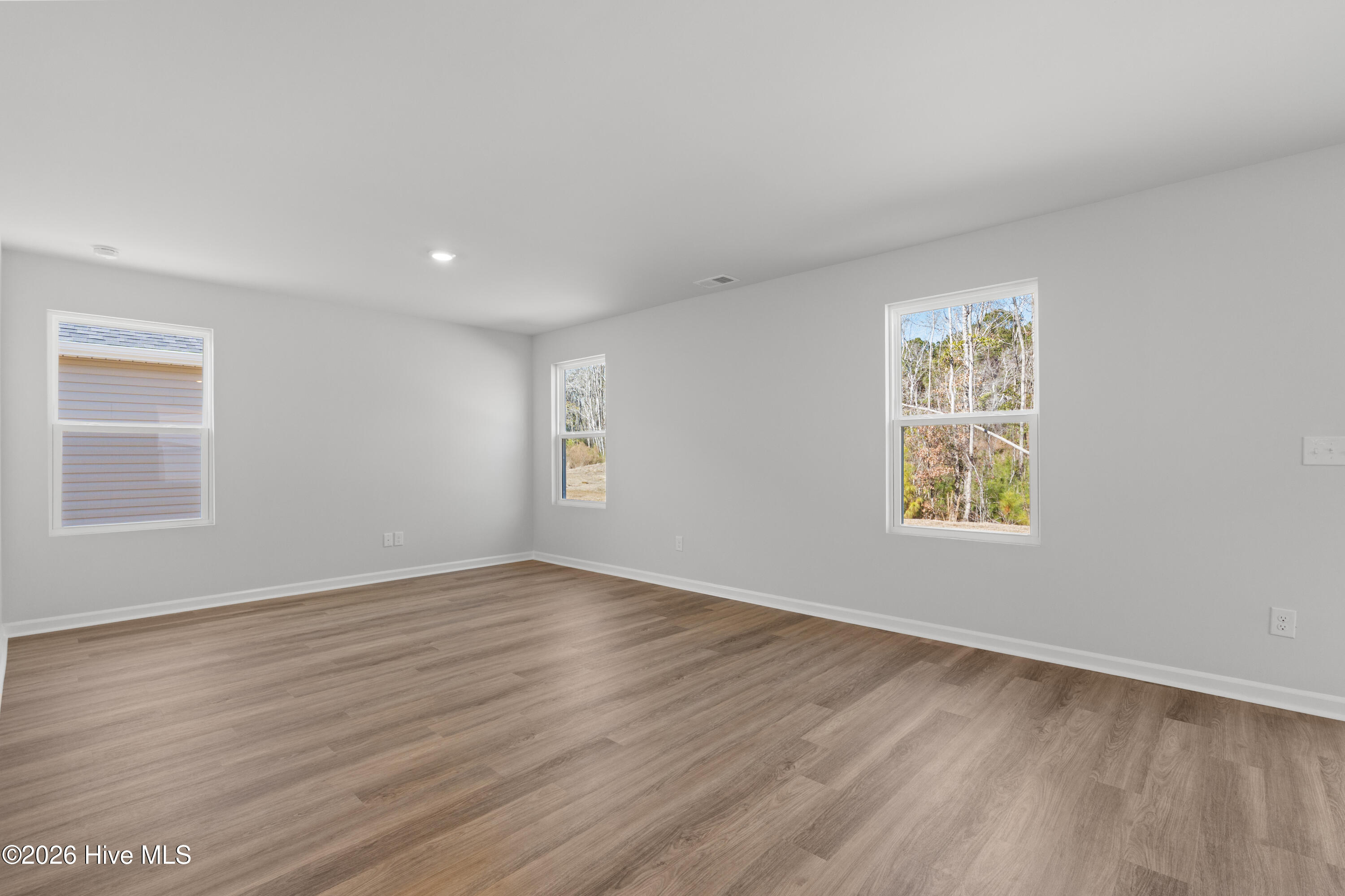 100552120 | Photo 10