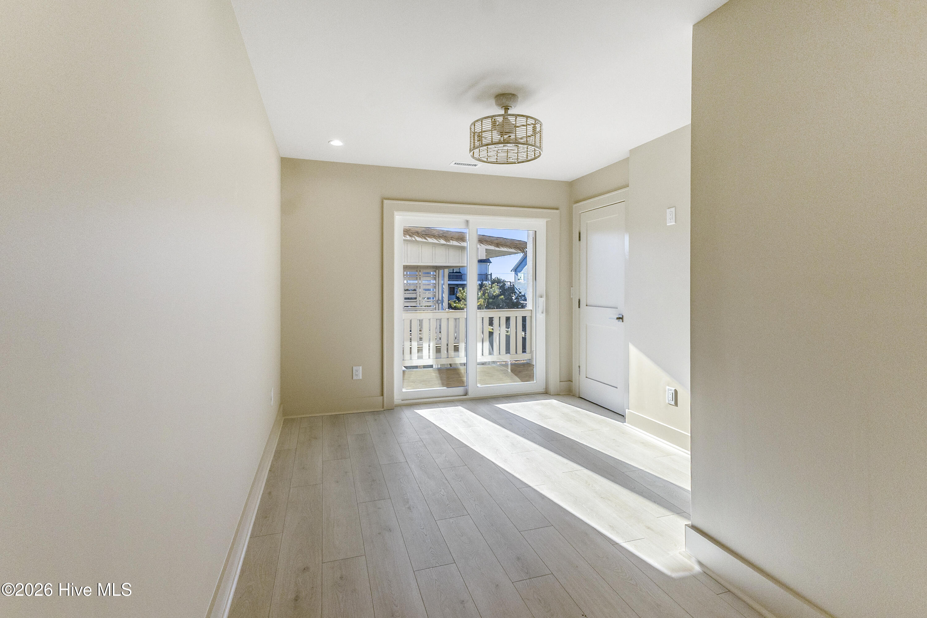 100551953 | Photo 58