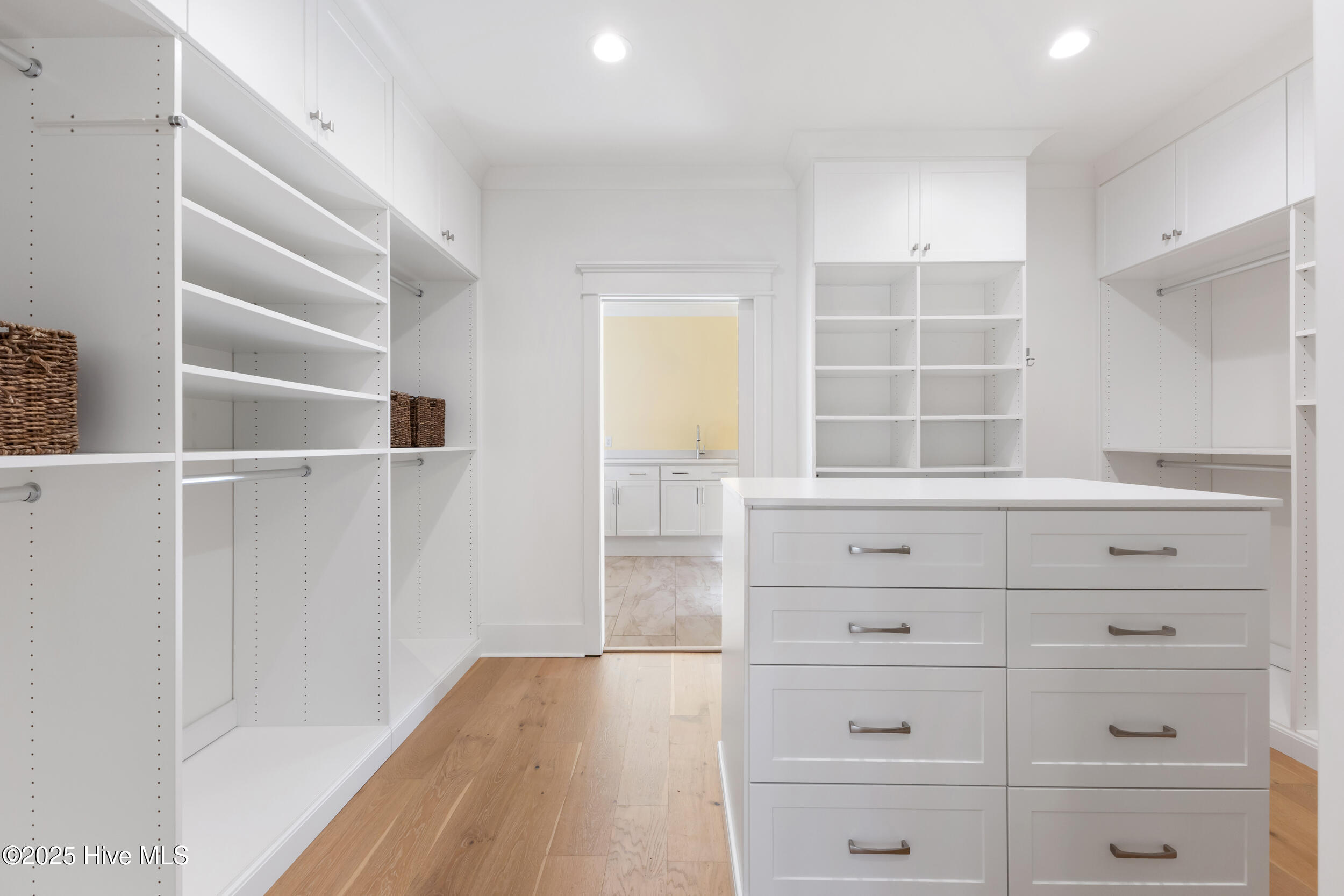 100535952 | Photo 56