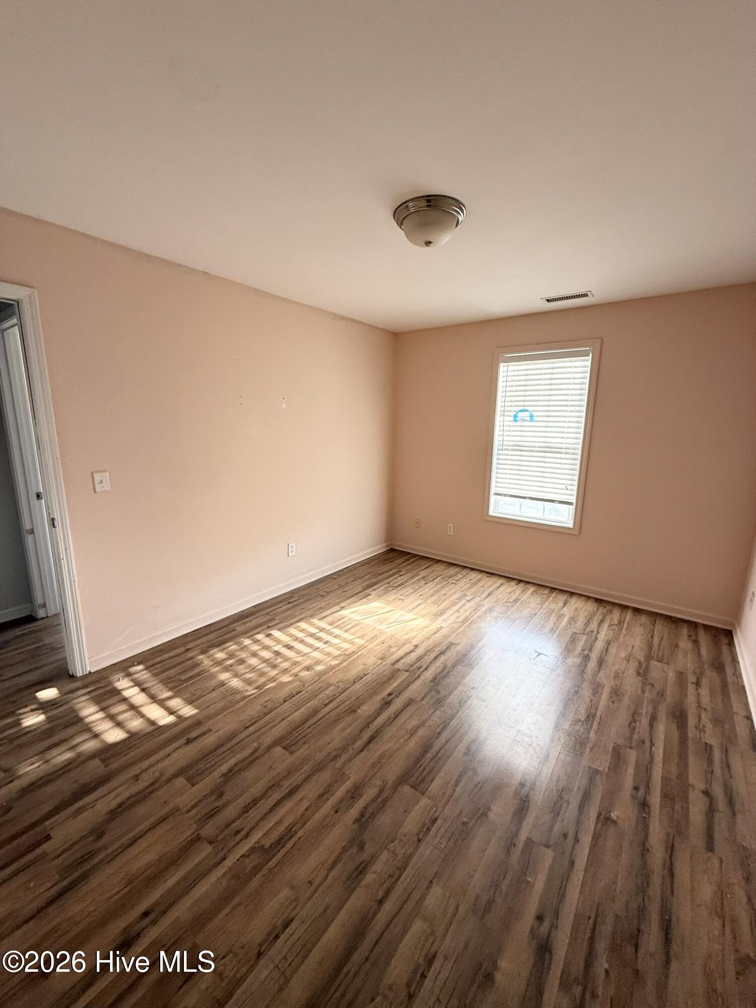 100547385 | Photo 20