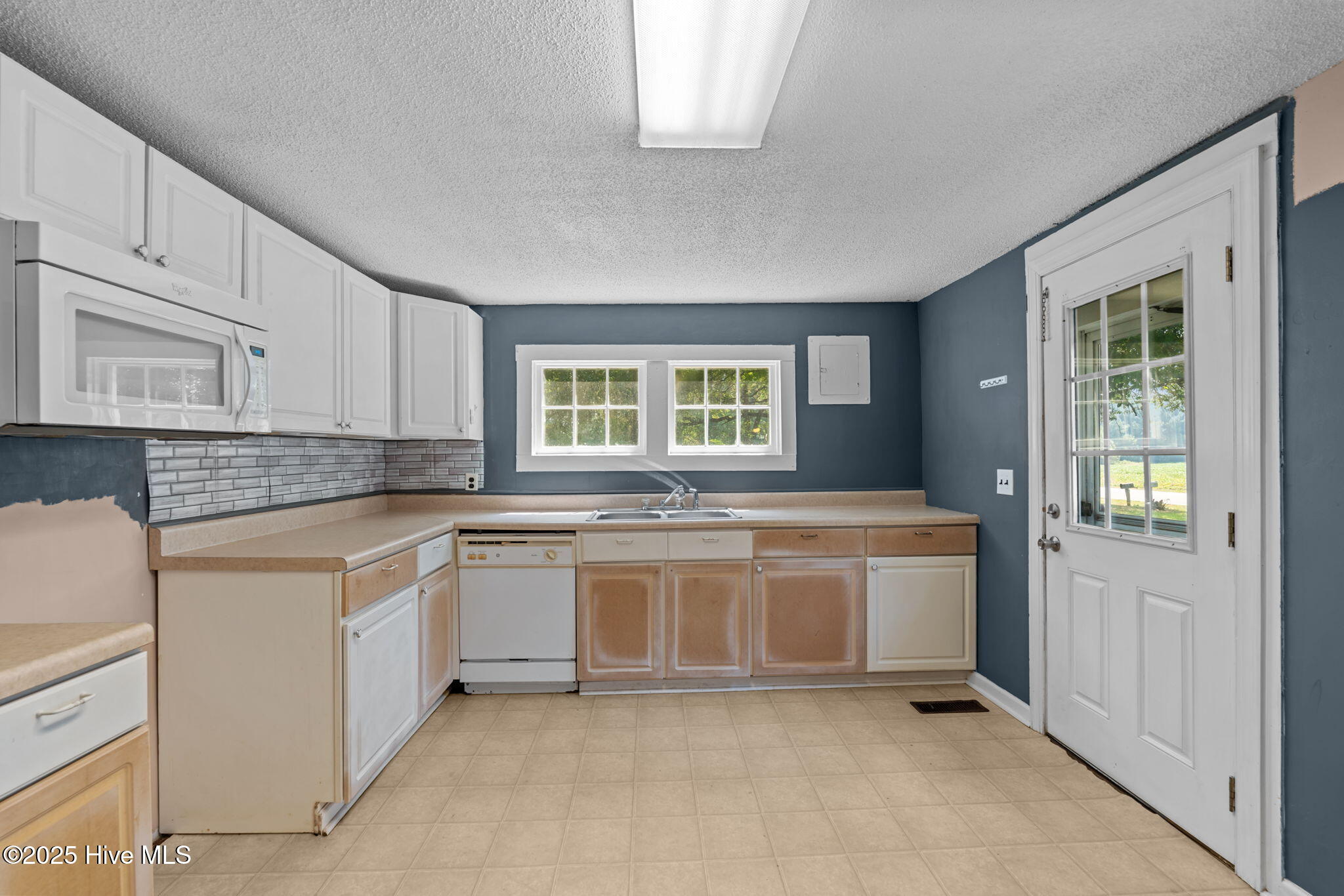 100529357 | Photo 19