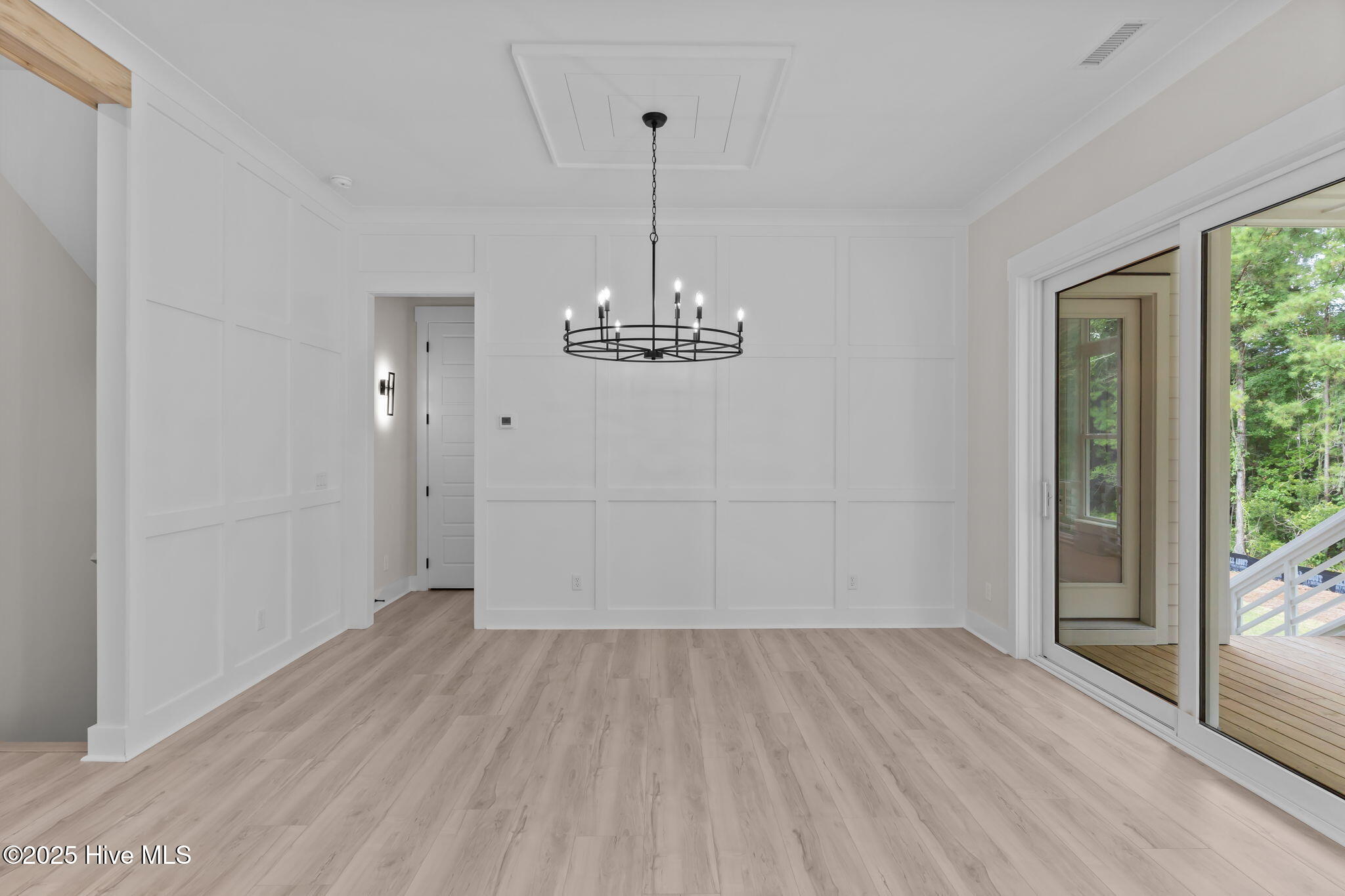 100548099 | Photo 15