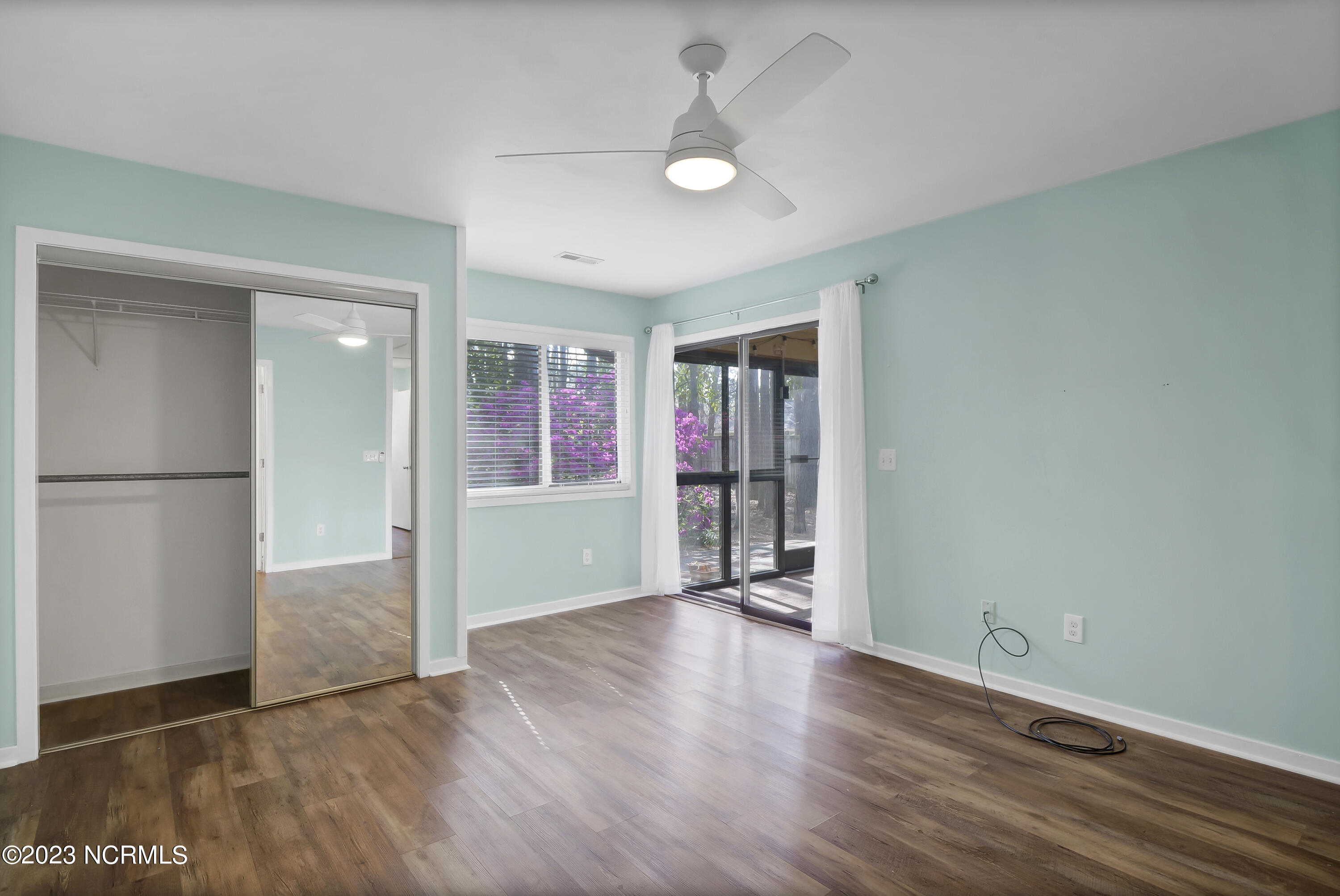 100560221 | Photo 17