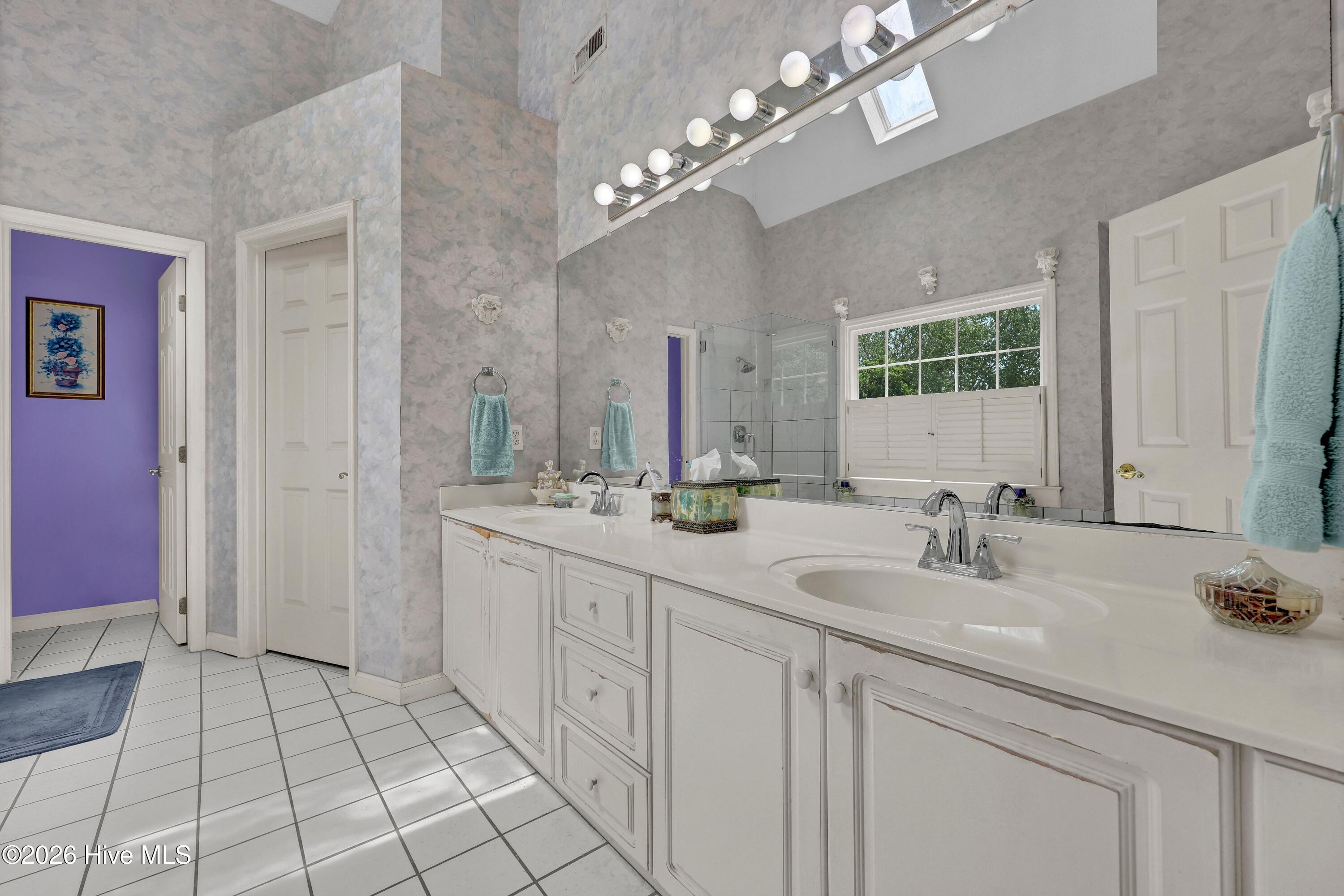 100570171 | Photo 23